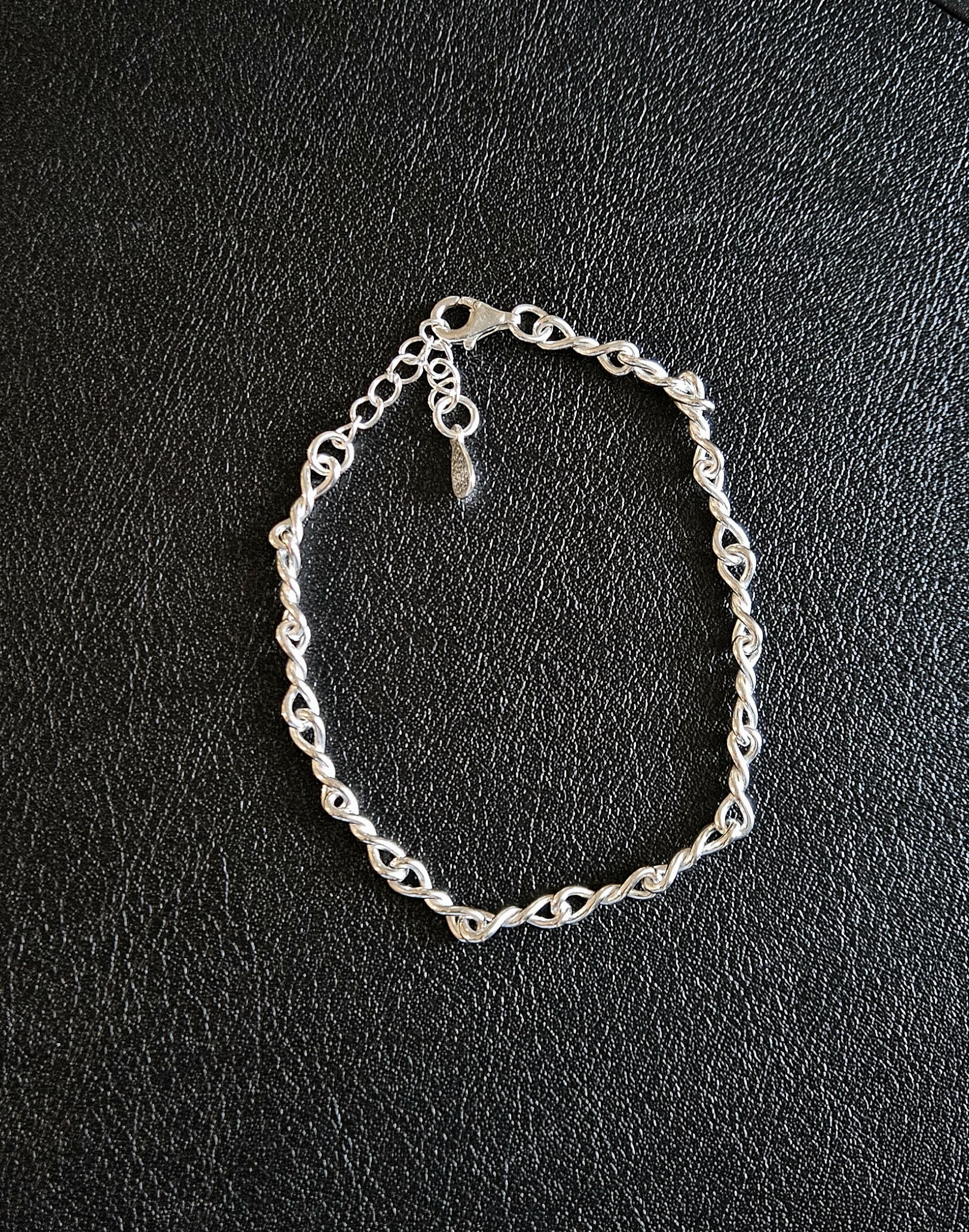 S925 -EB0124 Twist of Grace Bracelet