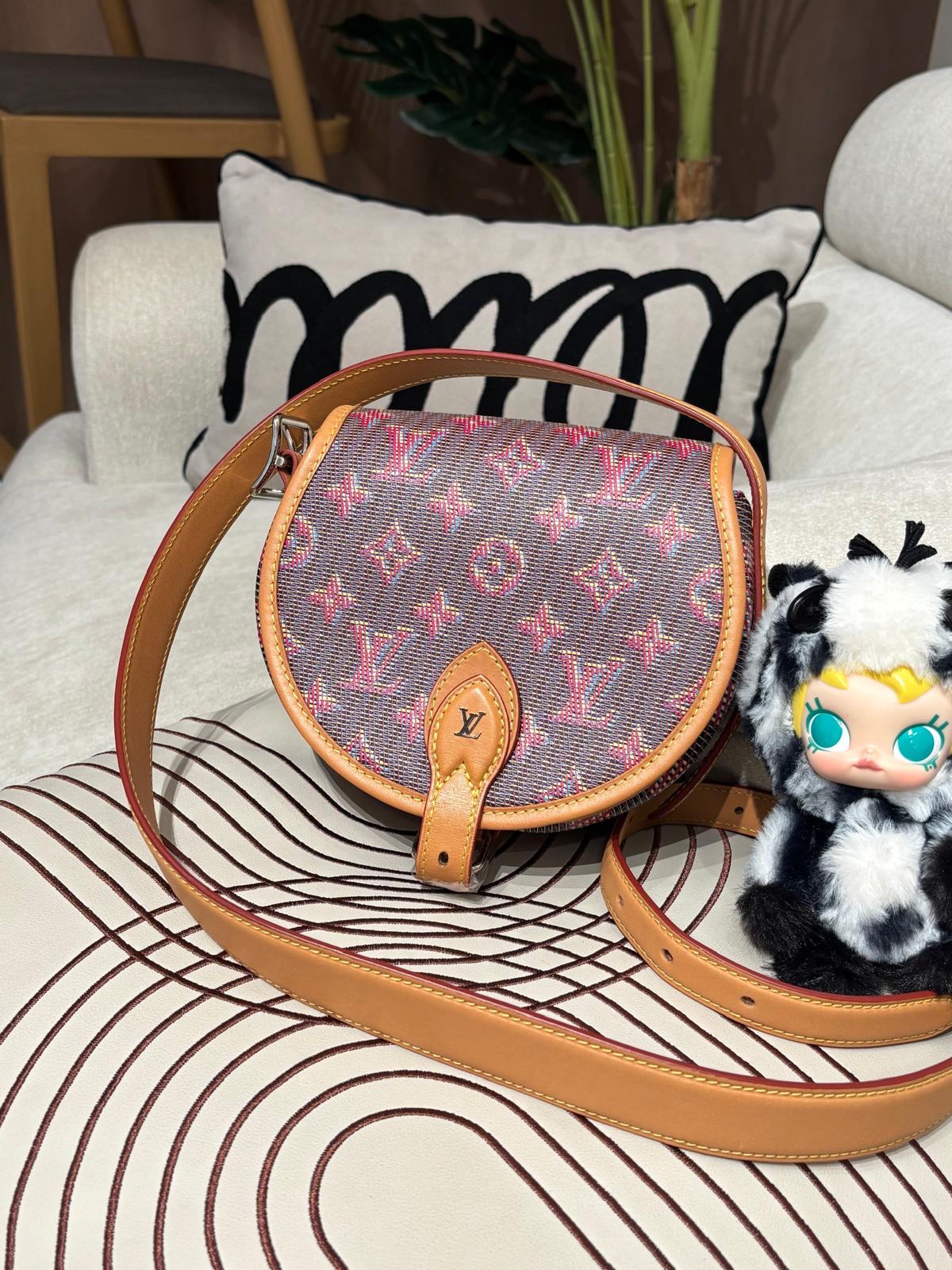 Lv tambourine 限量版 limited edition  100%Authentic ,unused ✅dust bag✅booklet✅box