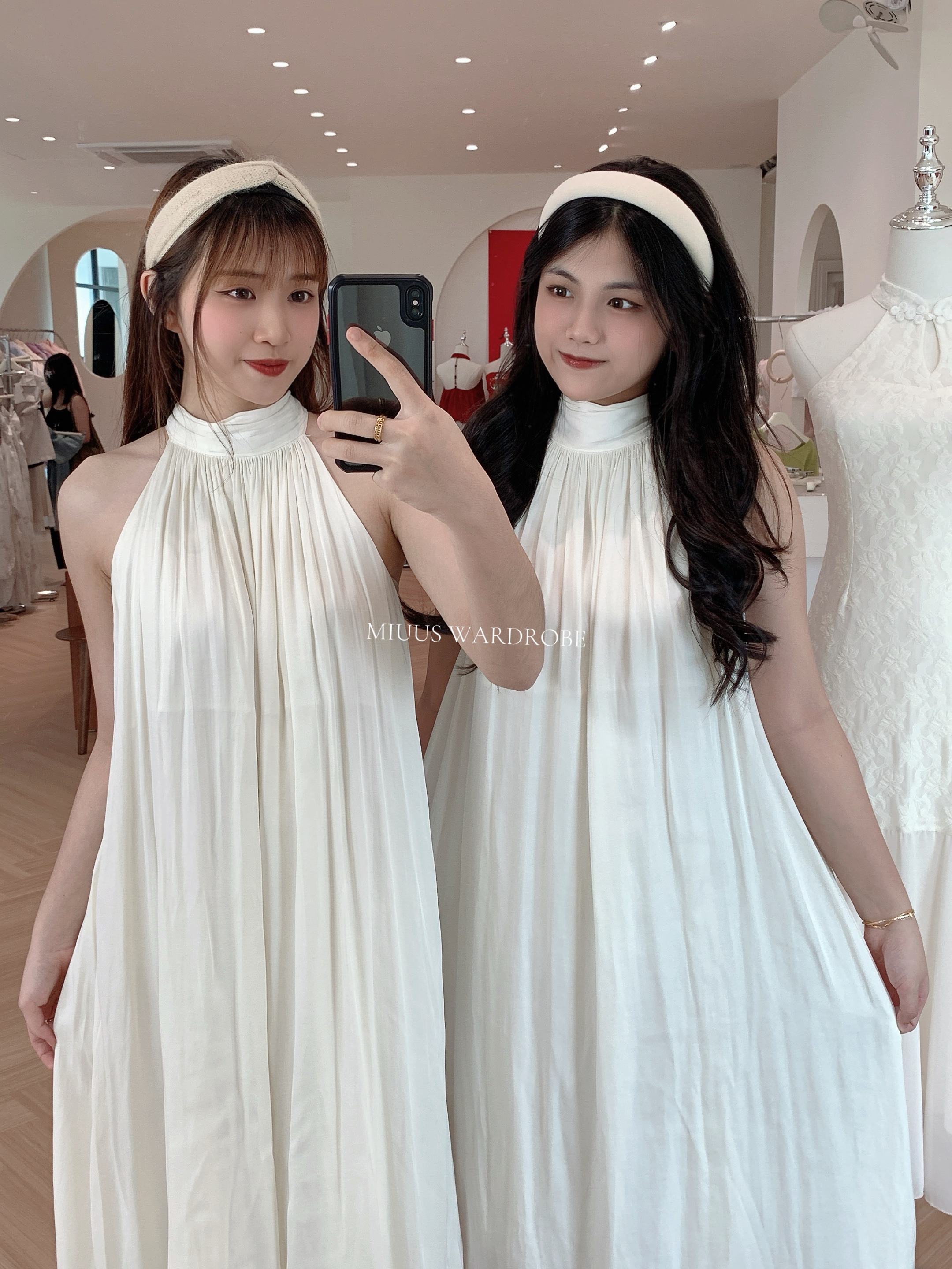 4274 气质挂脖连身裙