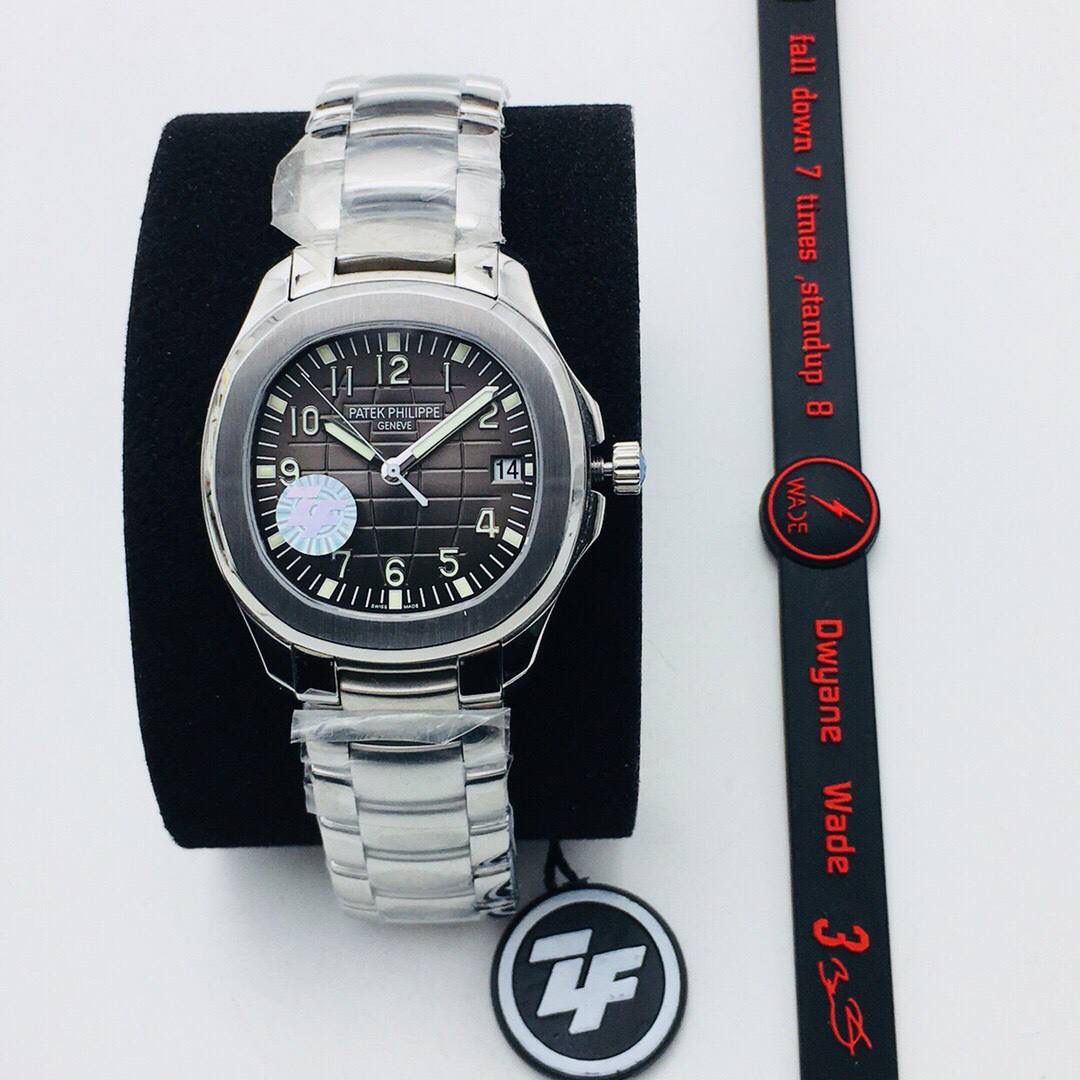 手雷 卓越成就【顶级运动 典藏奢华】—集运动休闲，商务正装一身的Patek Philippe海底探险者系列，杨帆展航，震撼出击（修正市面所有版本的任何不足）【表壳】腕表尺寸40mmX8.6mm。具有高辨识度的PP枕型外壳，仪态万方，佩戴贴手合腕，设计轻巧雅致。每一只工件都是复刻业界顶尖的技术结晶。【技术突破】由美优达9015改PP自产Cal.324 SC机芯——大小夹板光泽流动，宝石轴承鲜艳自然，摆轮位置吻合正品。【卓越成就】1.市场独家购入原版开发 2.市场独家实现摆轮位置与正品吻合 3.是目前市面上最薄仿品。