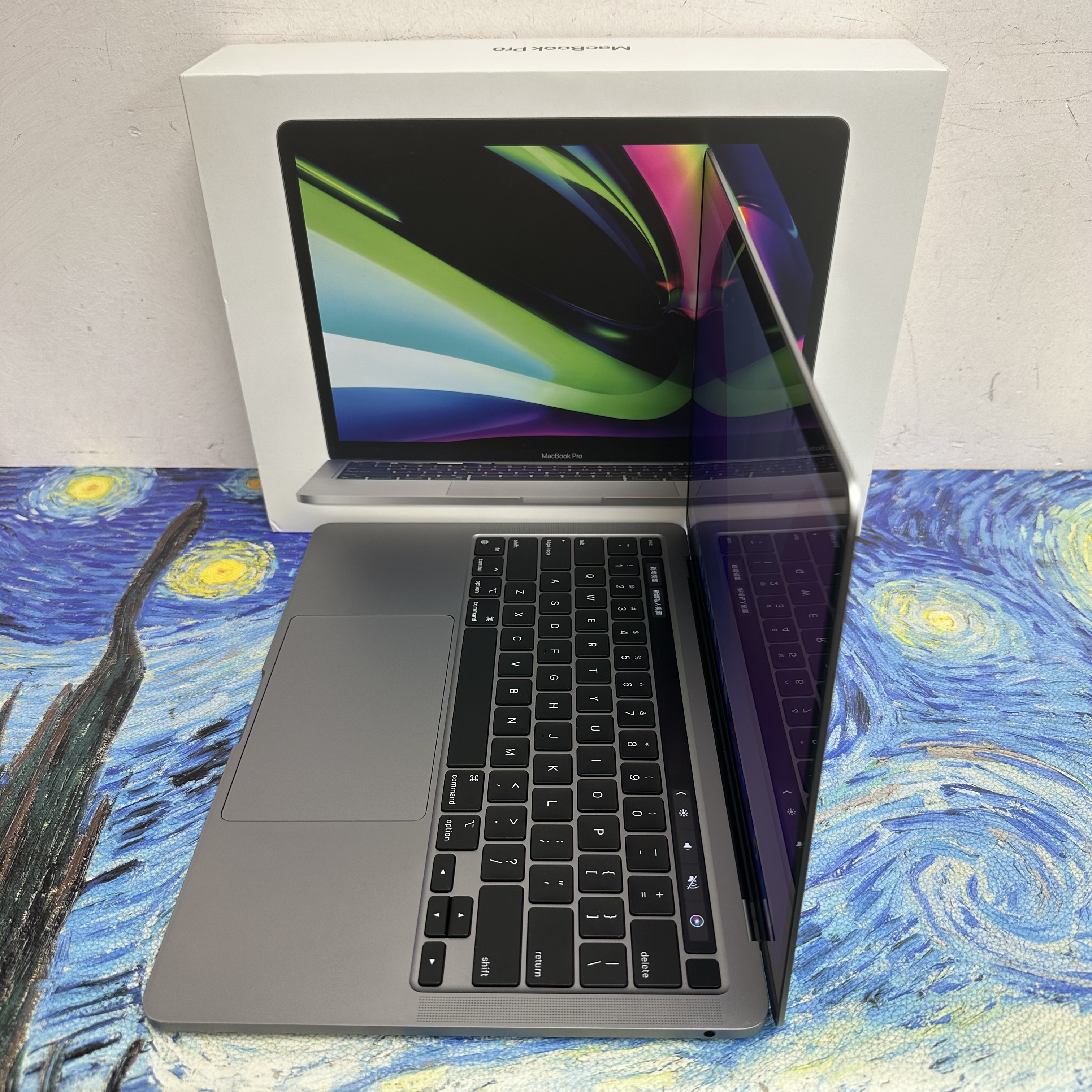 (M2 CPU MacBook Pro🔥）Apple MacBook Pro/APPLE Retina/M2 CPU/8GB Ram/512GB SSD/Touch ID/Touch Bar/13.3吋Mon/ Laptop / Notebook /文書機/ Movie / Netflix / Disney+ /