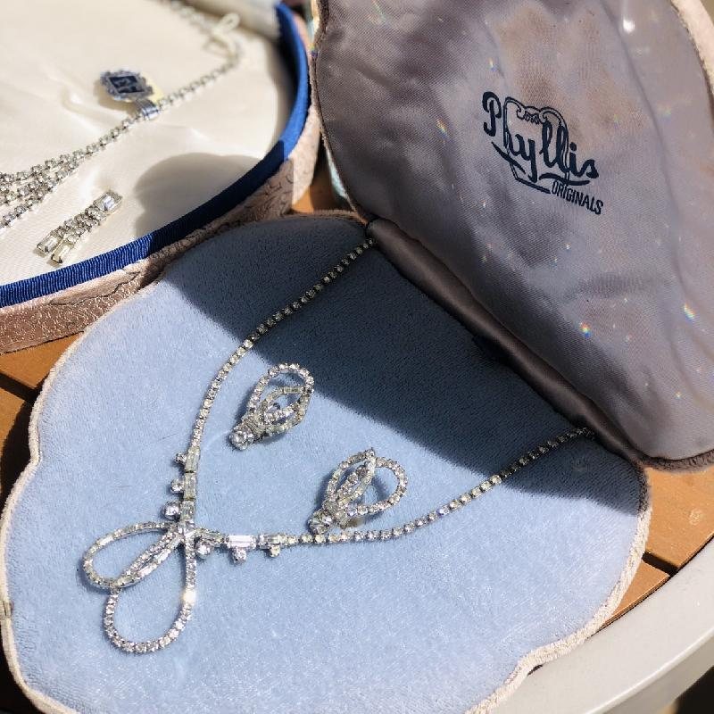 C.a. 1950s Phyllis Original Double Leaf Crystal Necklace and Earrings Set in Original Velvet Box (MT1732)