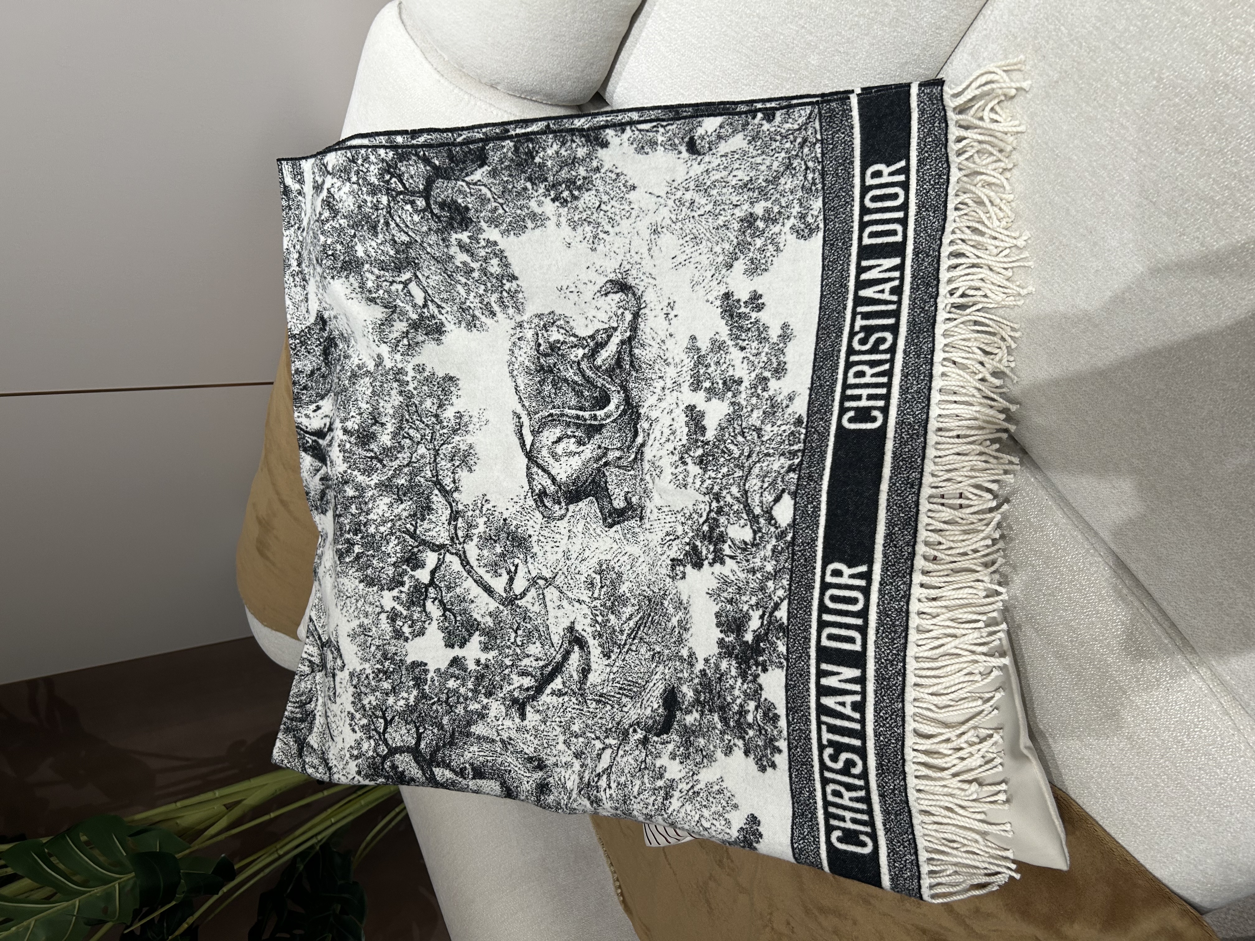 Christian Dior Wool Scarf羊毛圍巾 100%Authentic, 98%New