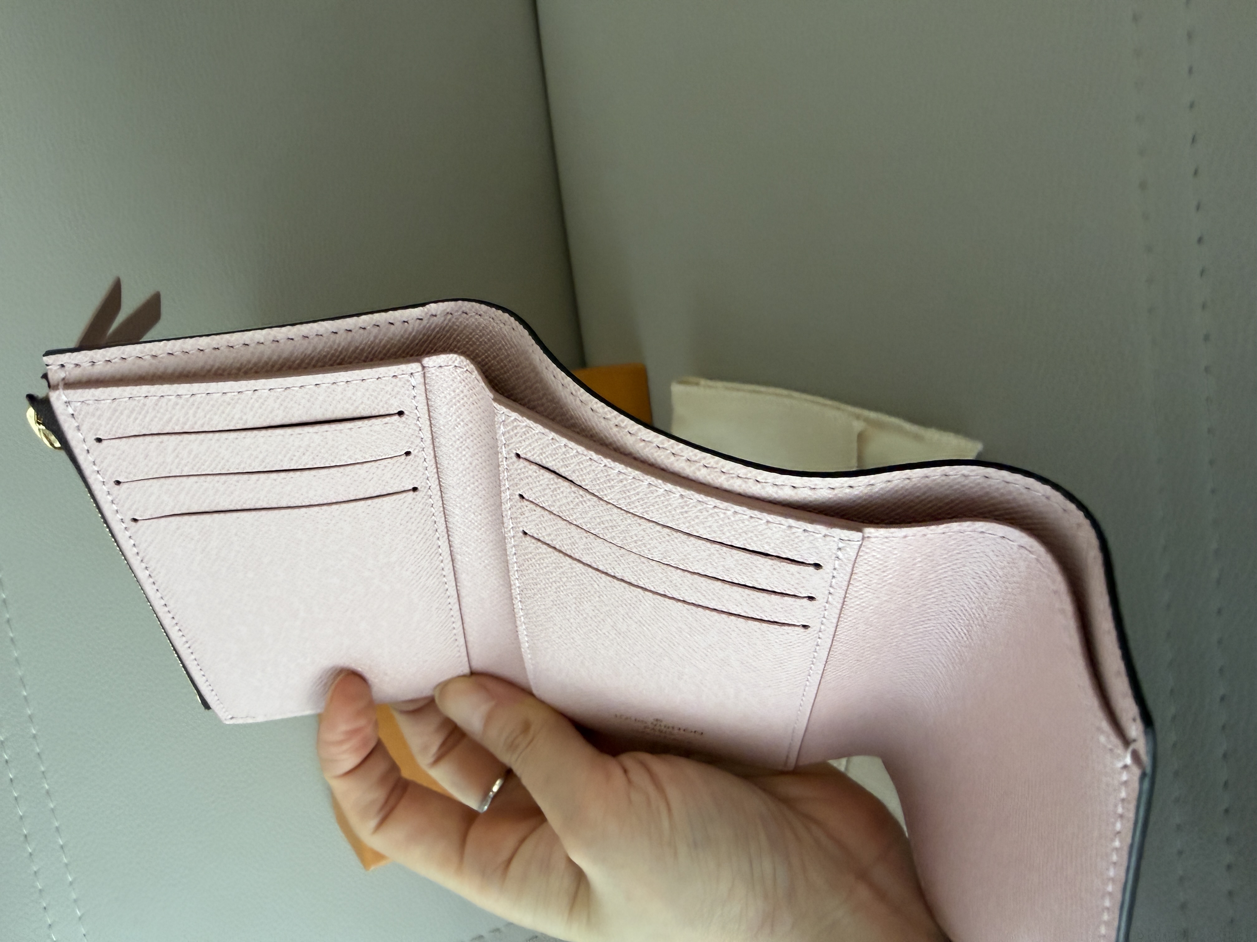 Lv compact wallet