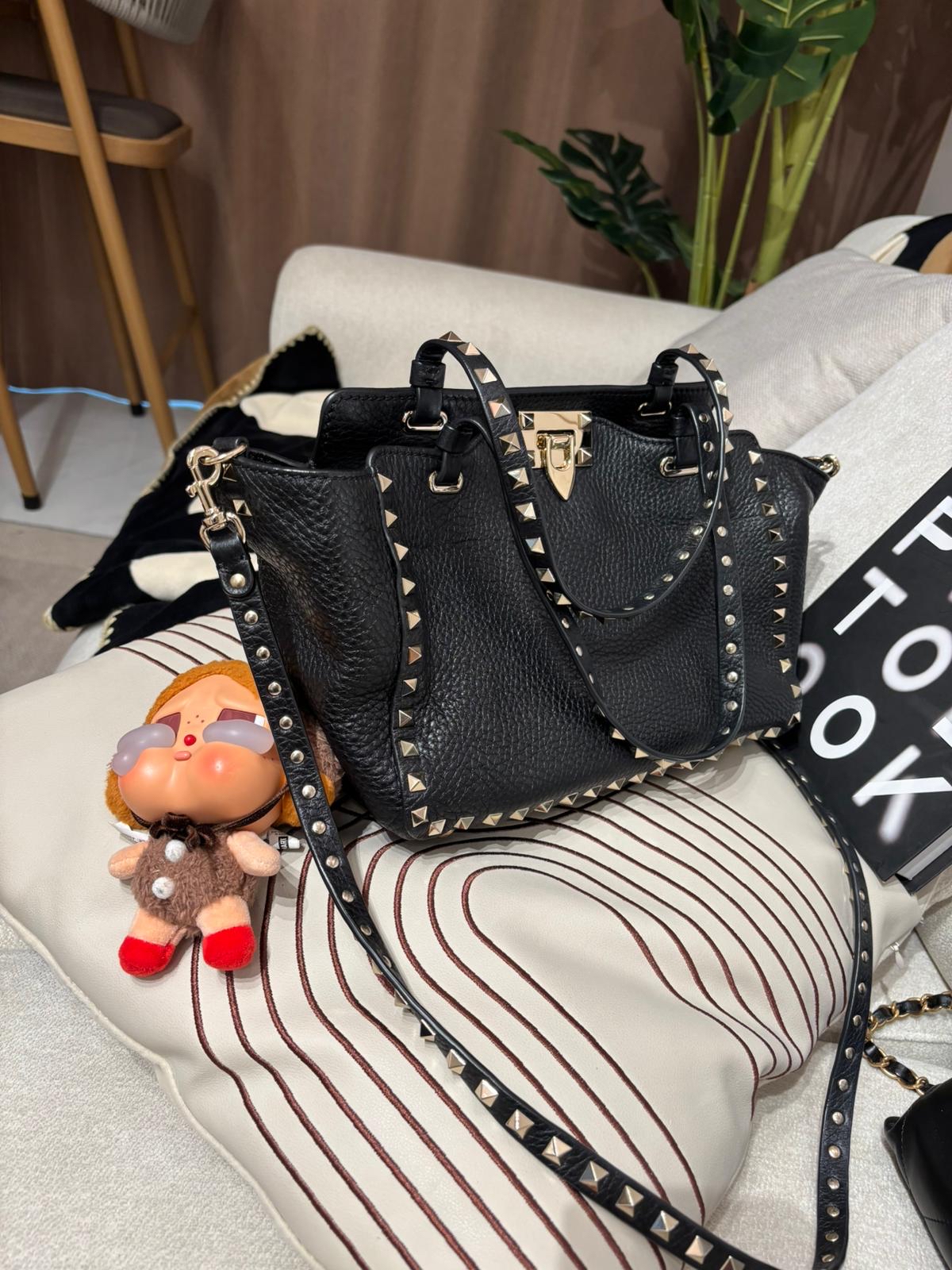 Valentino Rockstud Shoulder Bag Black 100%Authentic, 93%New ✅Dust bag