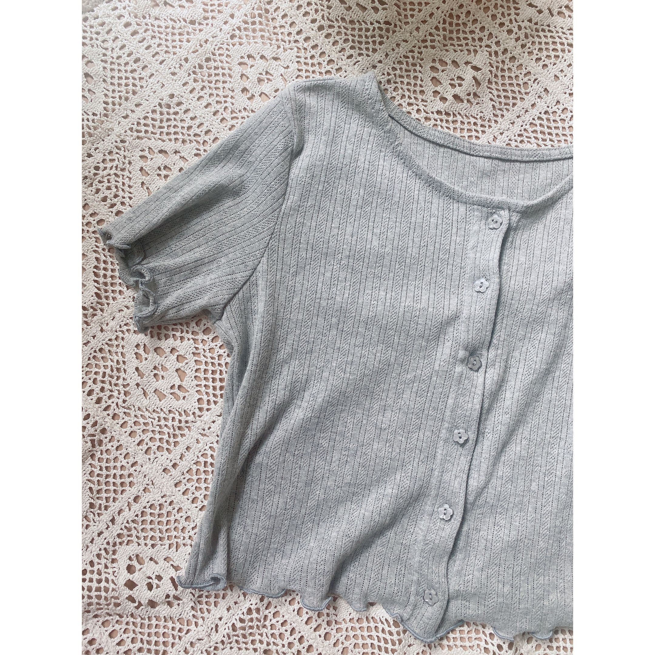 <最後現貨> <KR> ♥︎花花鈕捲邊鏤空cardigan* grey