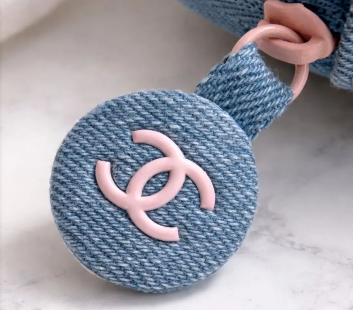 Chanel denim 護手霜+收納袋 一出全球限購同斷貨 denim收納袋亮相的手霜時尚又亮眼