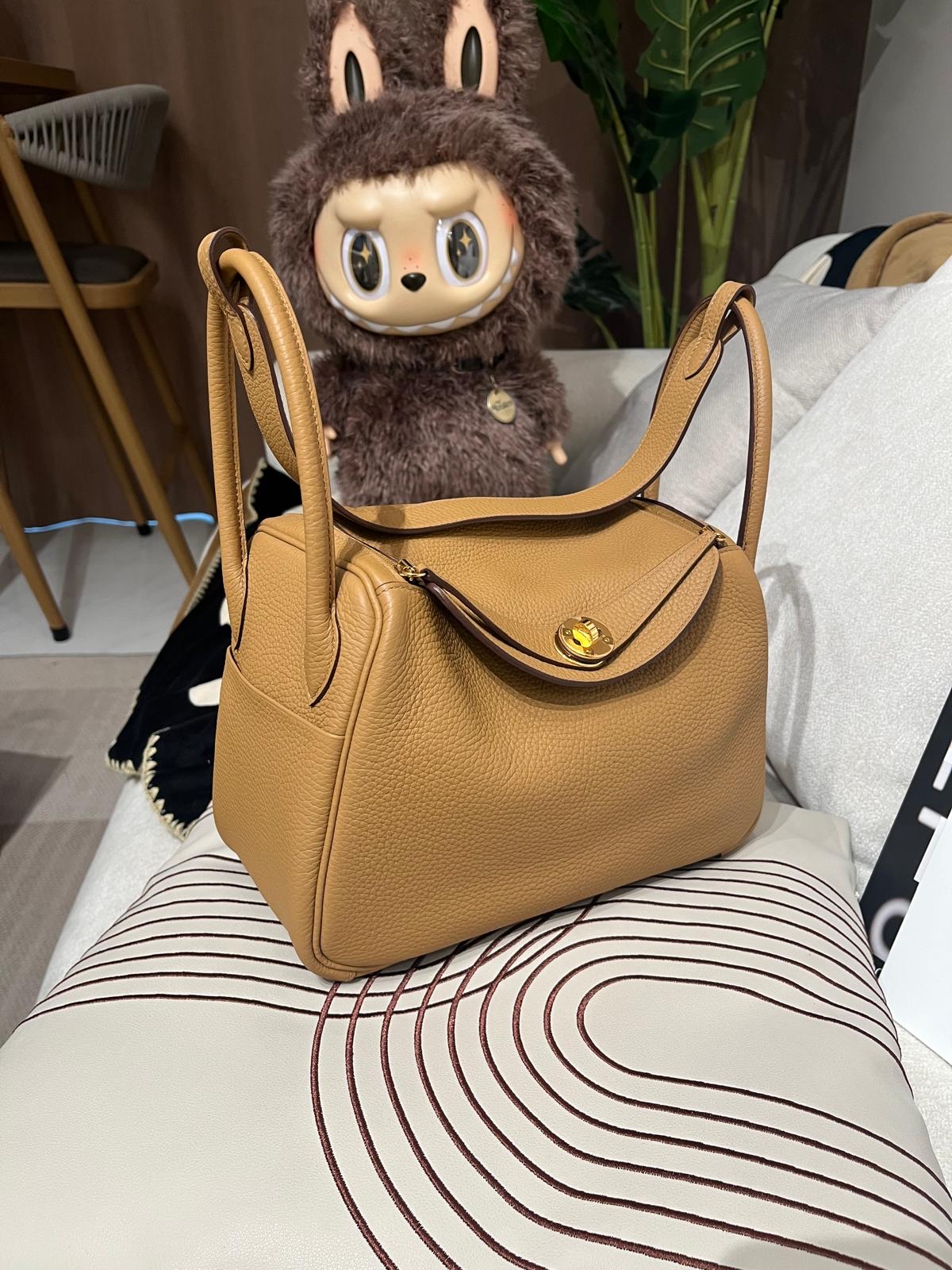 Hermes Lindy 26,餅乾金扣,STAMP Z  TC粒粒牛皮 100%Authentic ,98%new ✅收據✅dust bag✅box 