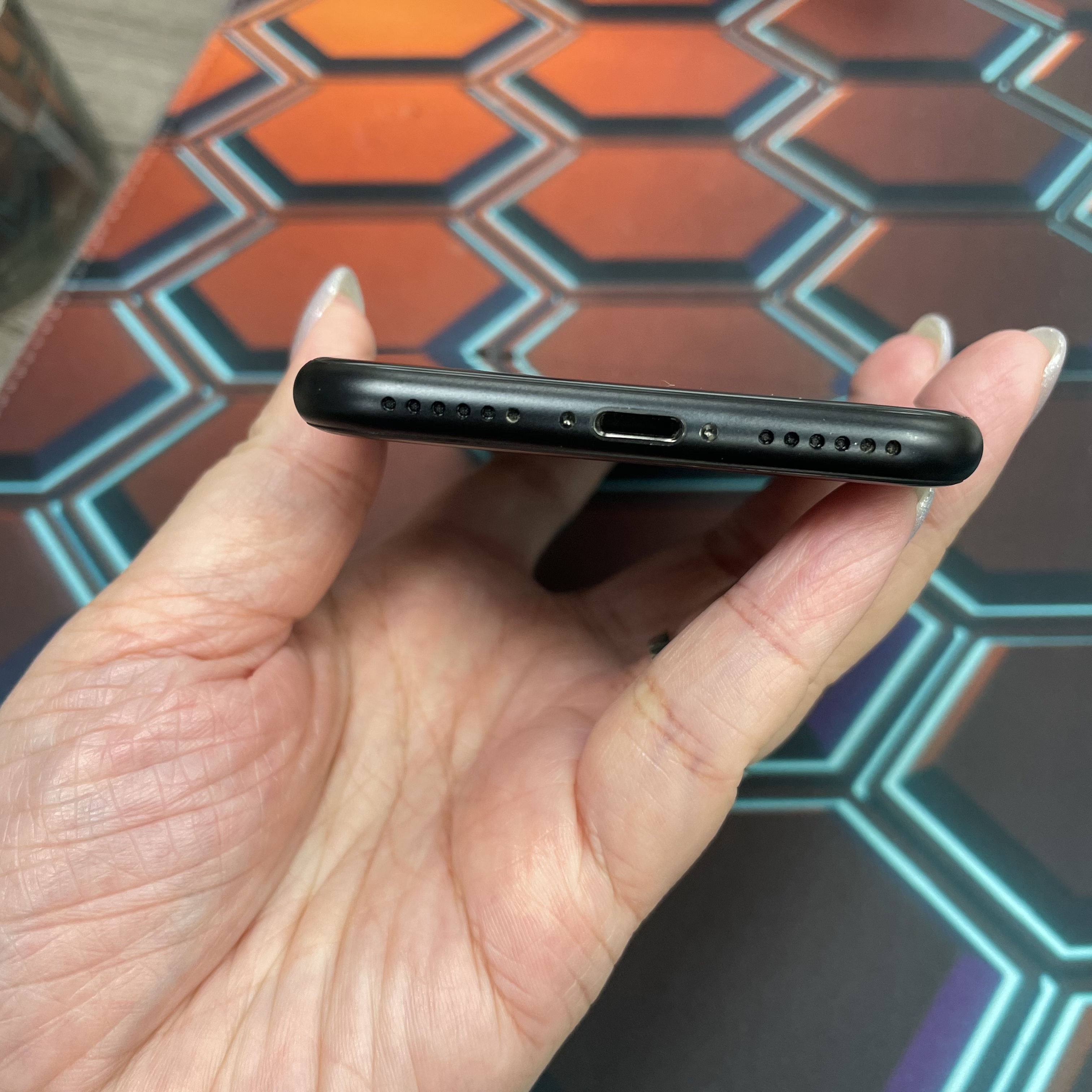 *7004 SE 2 完美機 128GB 電70 黑色 black