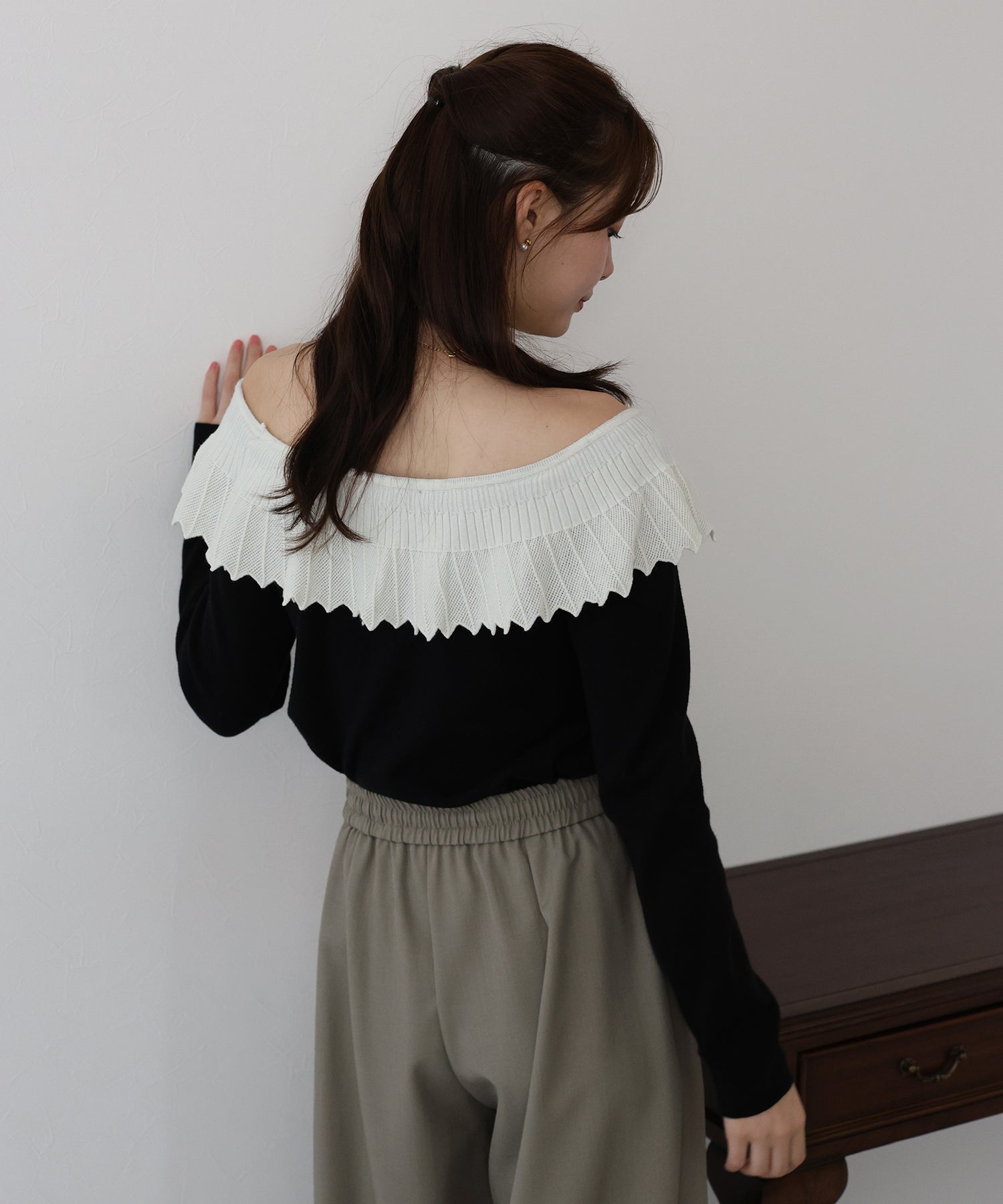 <限量現貨><JP> Fuji Lace Off-Shoulder Knit Top* 2色入