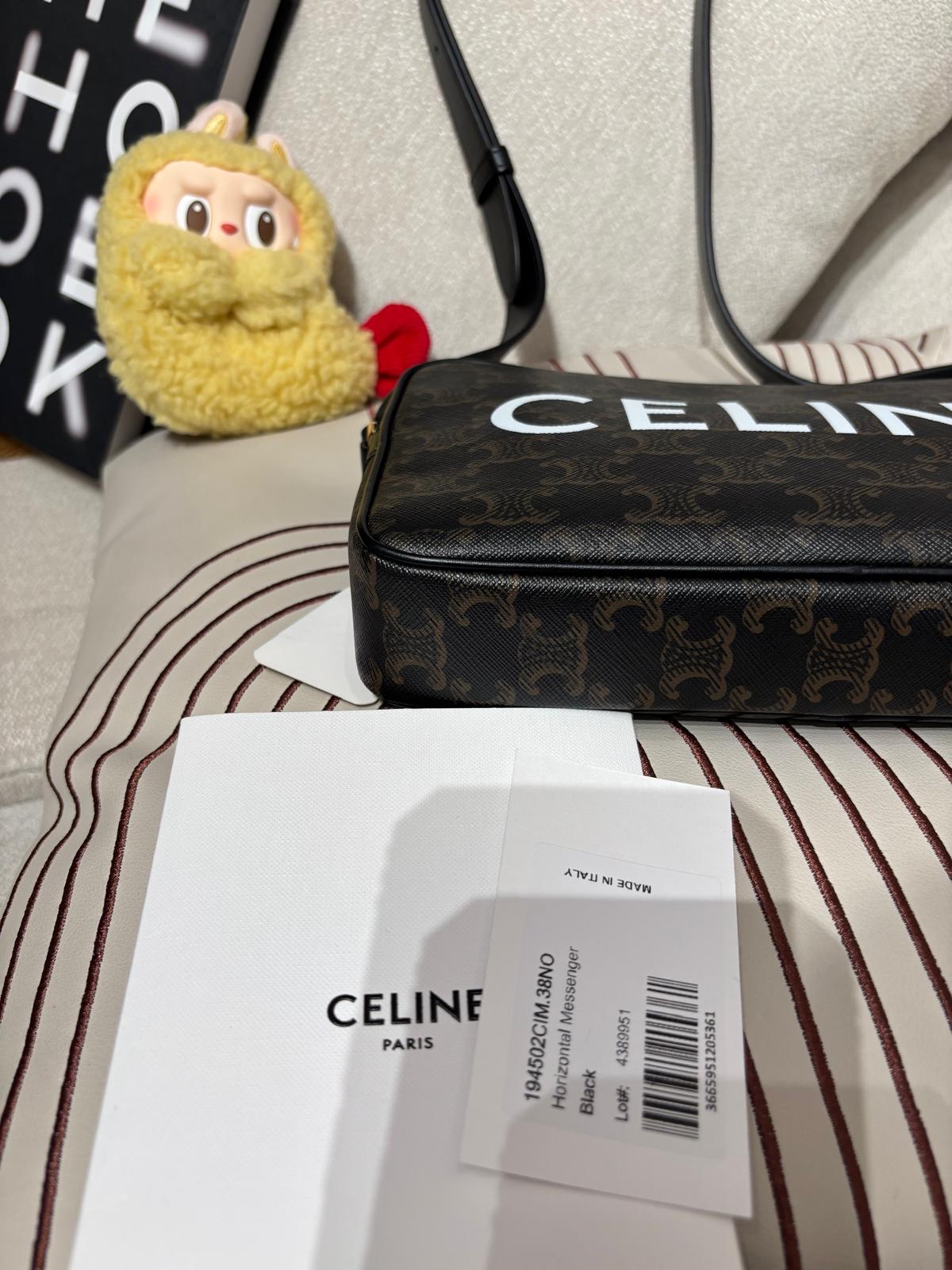  全新 CELINE標誌印花中號郵差包crossbody bag 100%Authentic , 全新未使用品 ✅專門店收據✅booklet✅dust bag