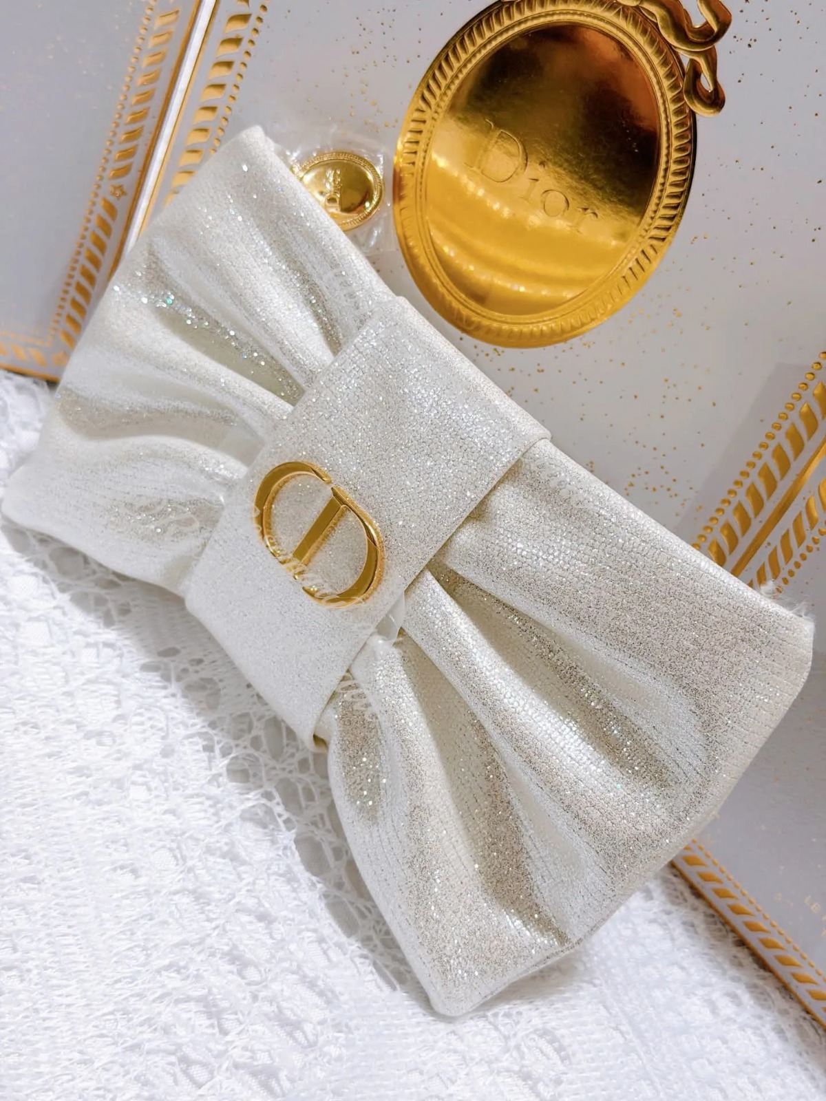 Dior Beauty 2026年聖誕限定贈品閃耀蝴蝶結手拿包
