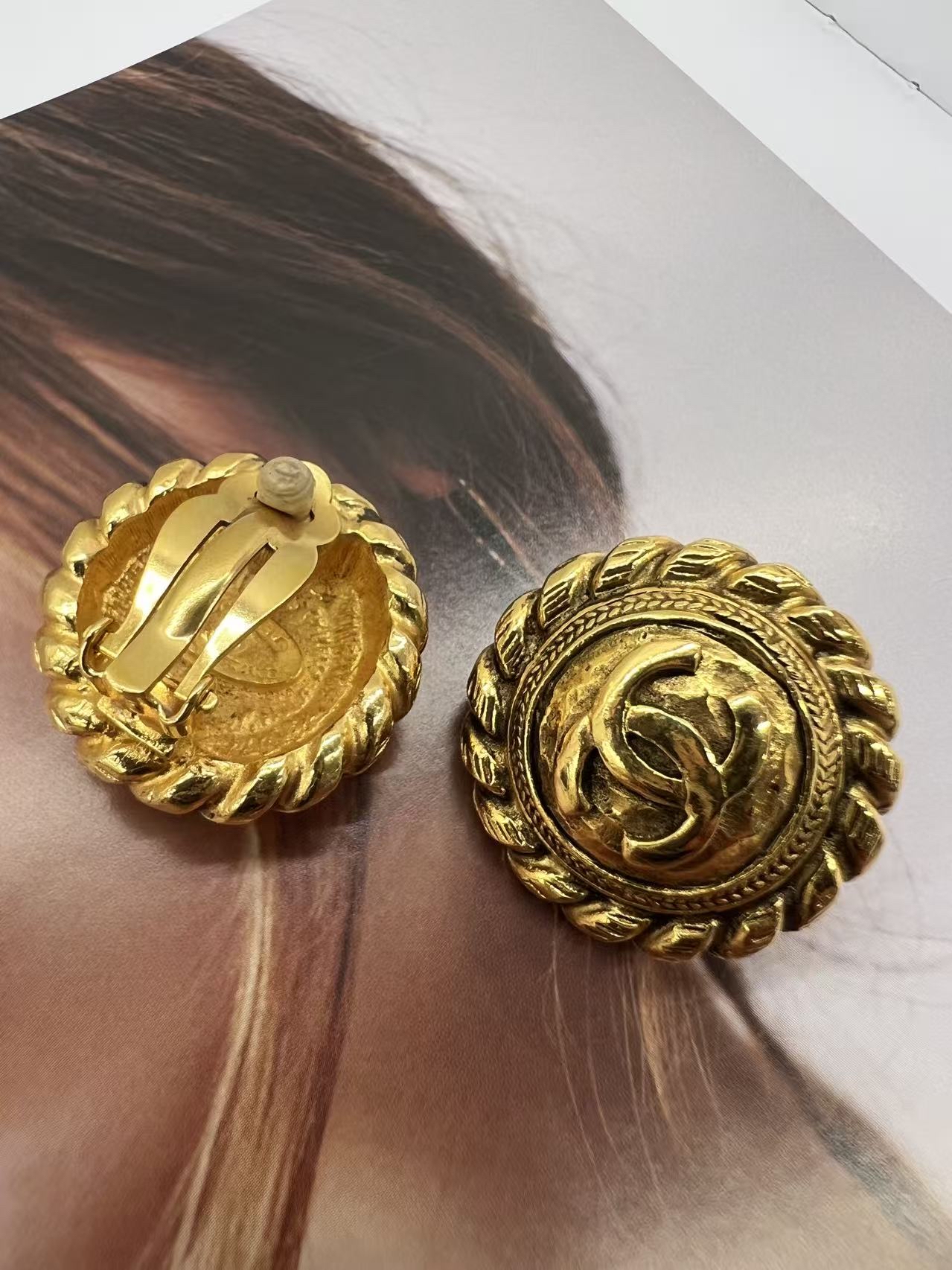 Chanel 金色麻花圓餅耳夾（經典絕版美品）