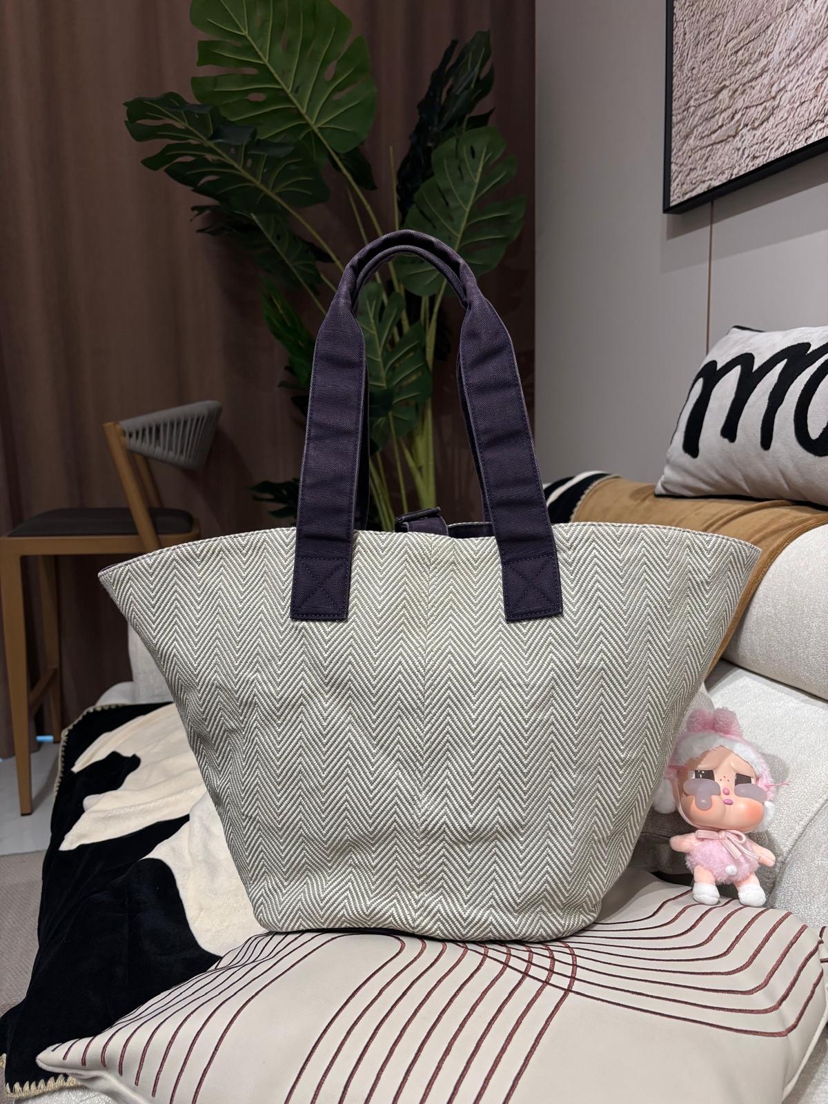 Hermes Reversible Panier De Plage PM Tote 100%Authentic, 95%New