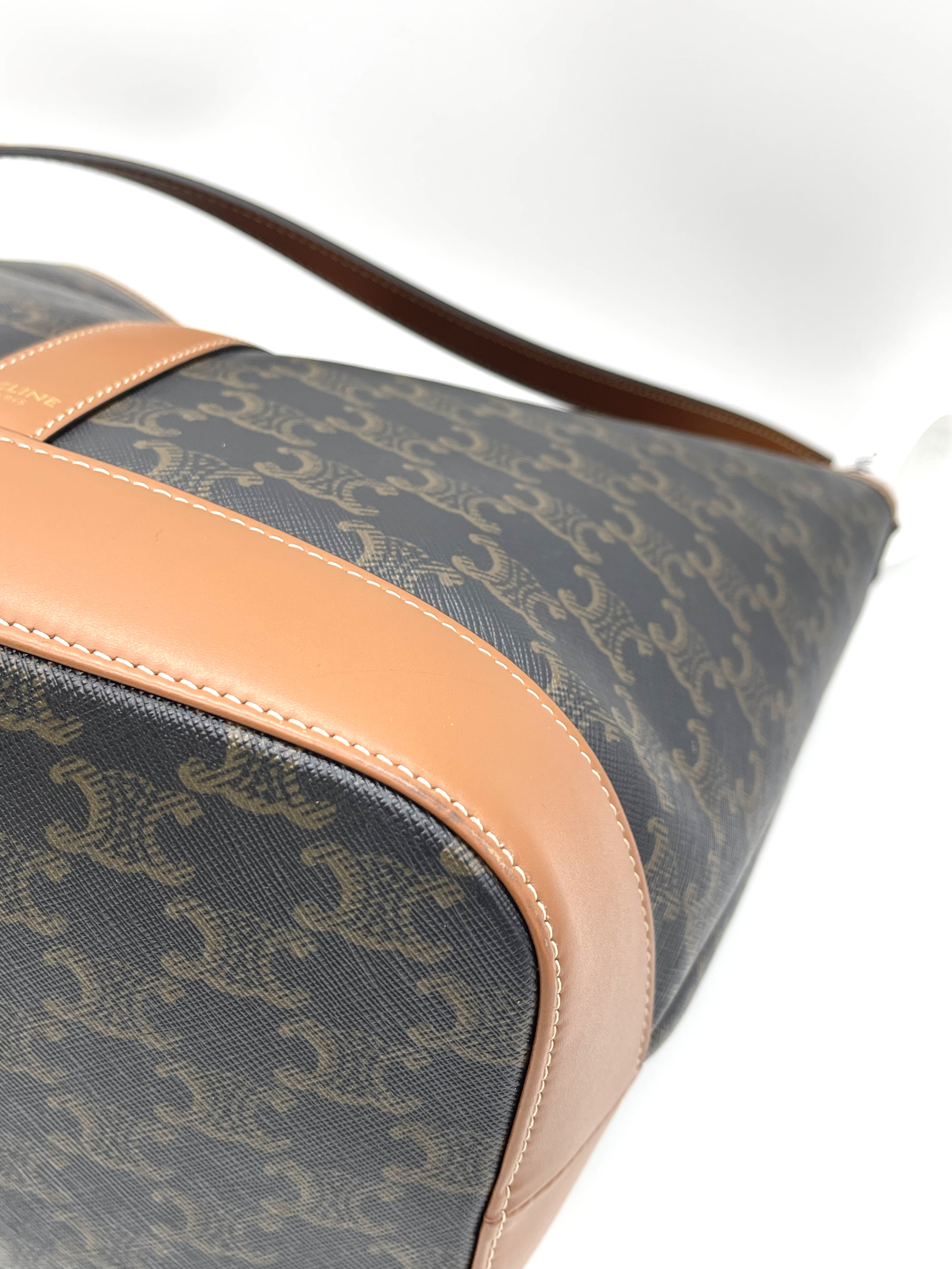 Pre-owned CELINE Medium Triomphe Bucket Bag / Product Code: 26031416