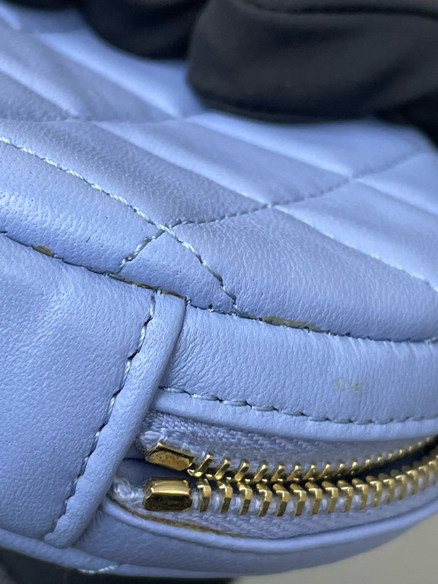 【預訂貨品】Chanel 天空藍金扣羊皮散子包