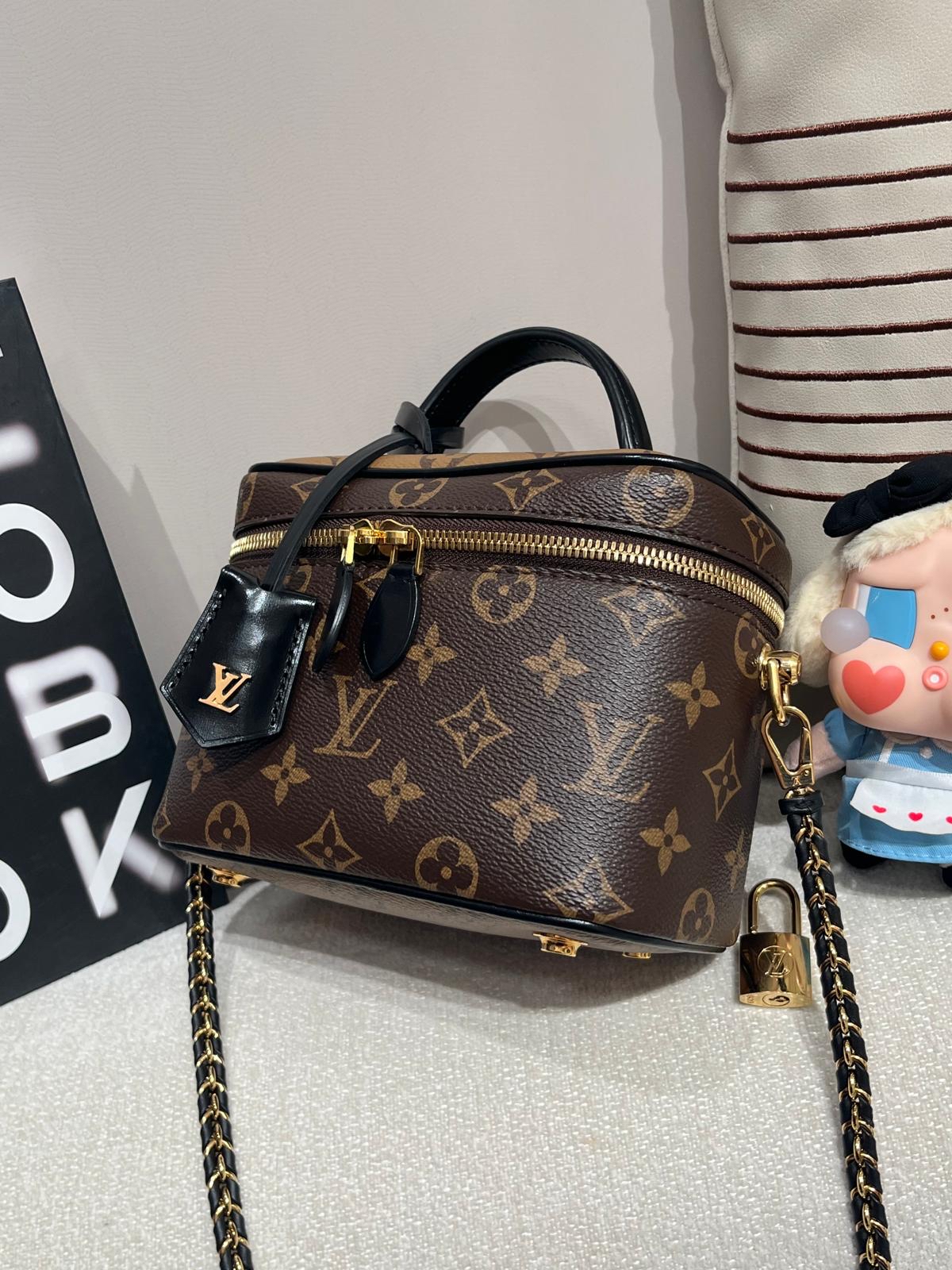 LV Vanity pm Monogram reverse M45165 100%Authentic, 98%New ✅Key Lock✅Dust bag