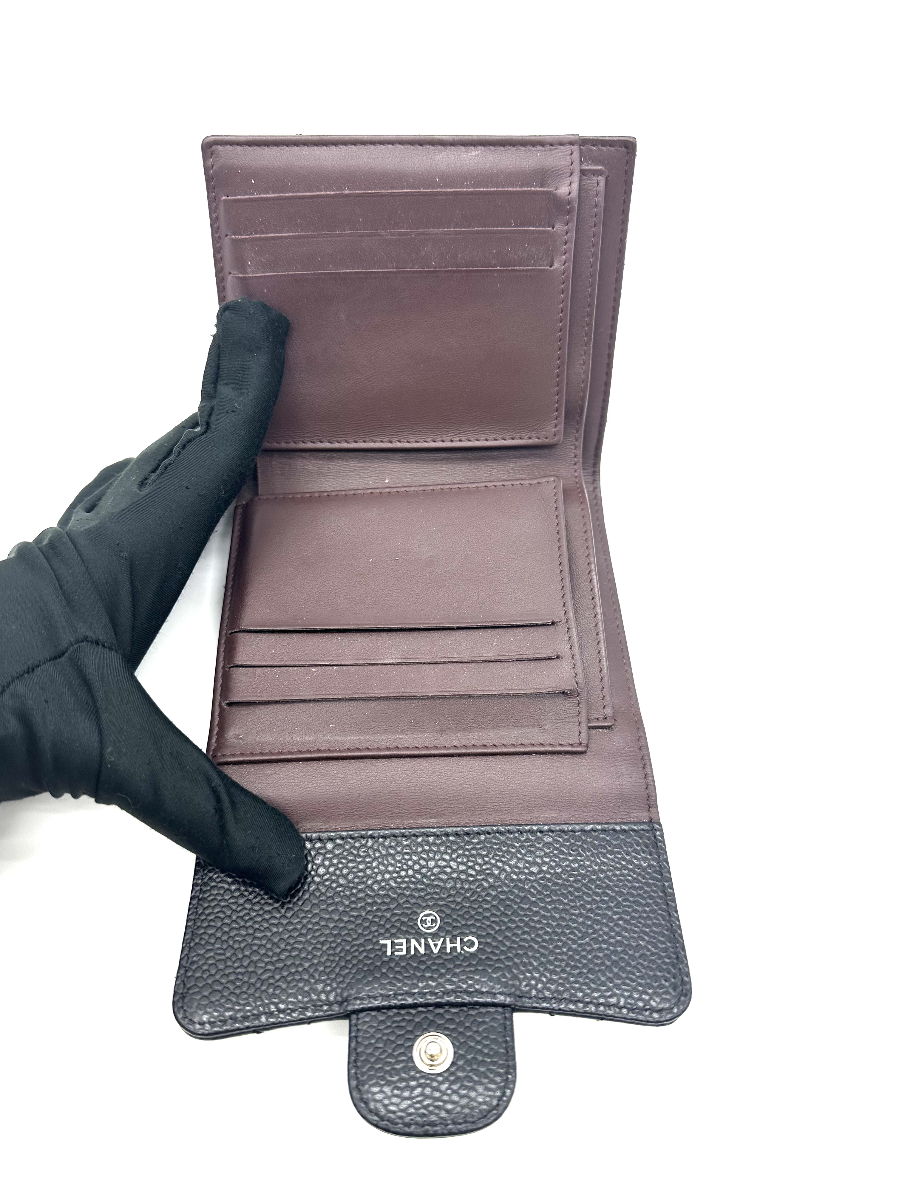 Pre-owned Chanel Flap Wallet #25236329 / Product Code: 26031903