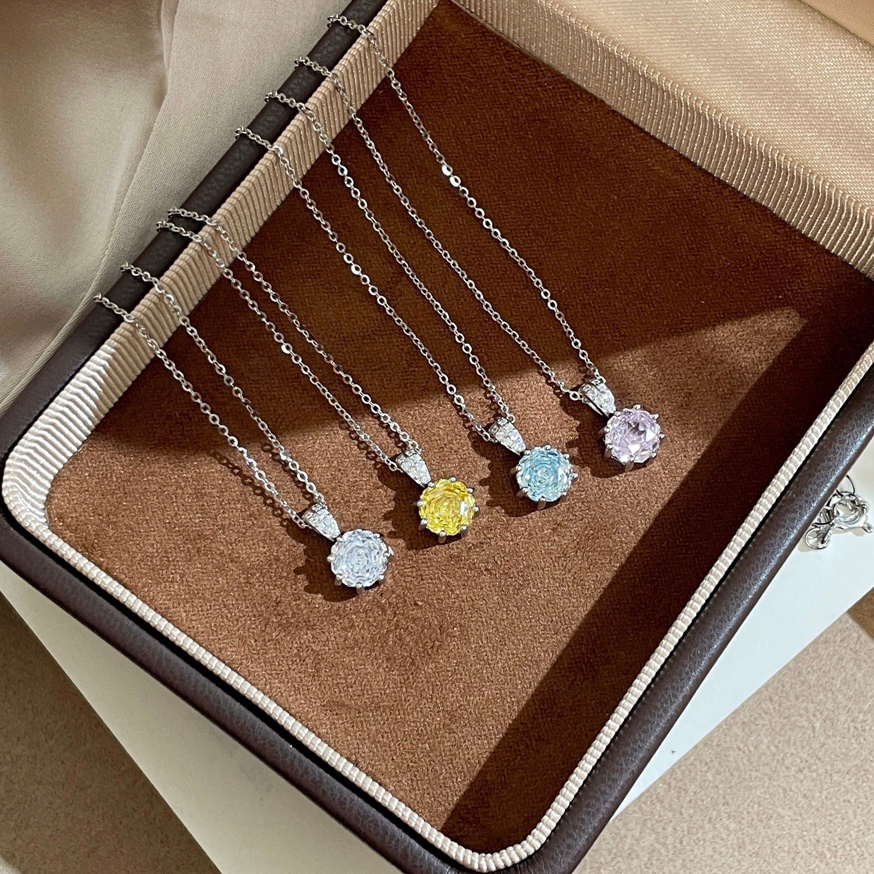 玫瑰切闪钻项链