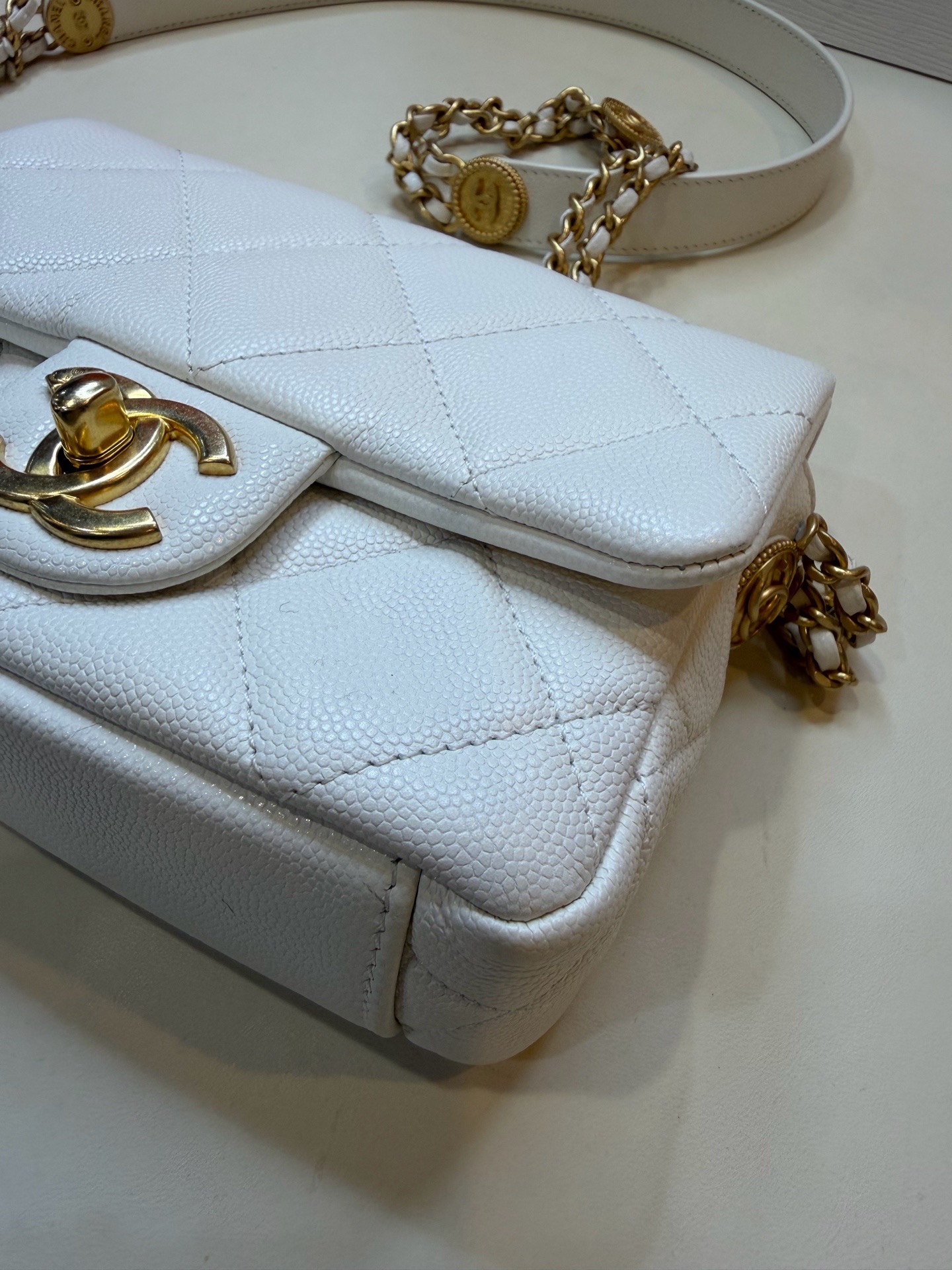 Pre-Owned CHANEL Mini Square / Product Code: 26042427