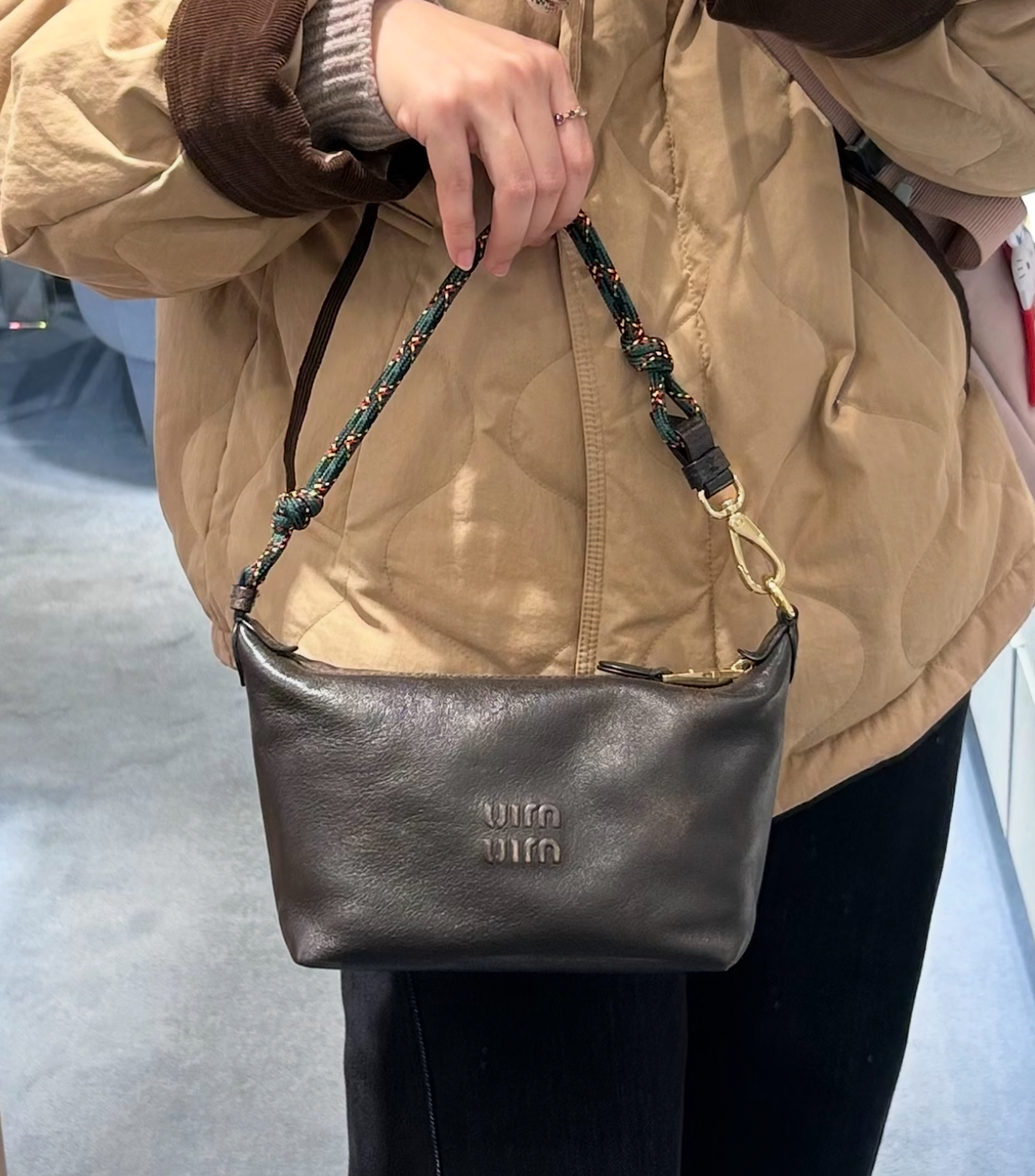 新款 🆕 MIUMIU做舊皮飯盒袋