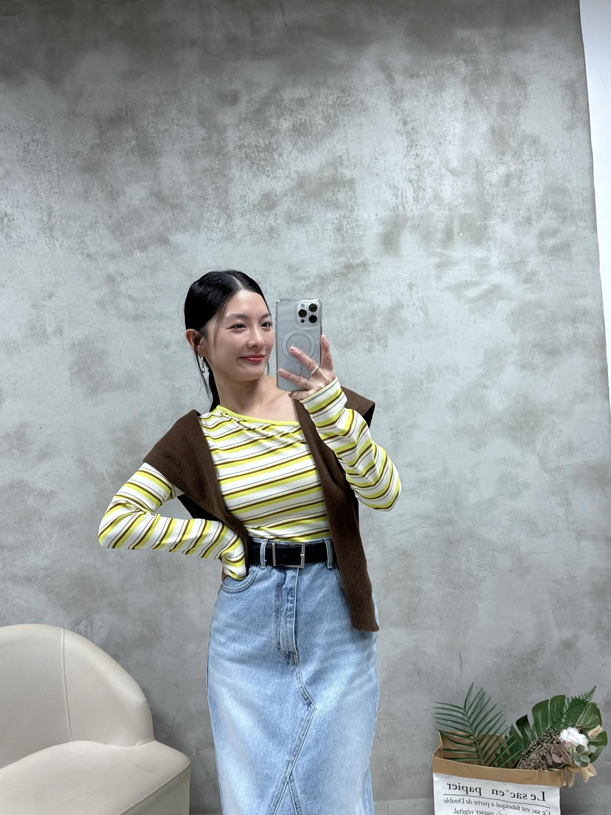 A01 單邊露膊橫間Top