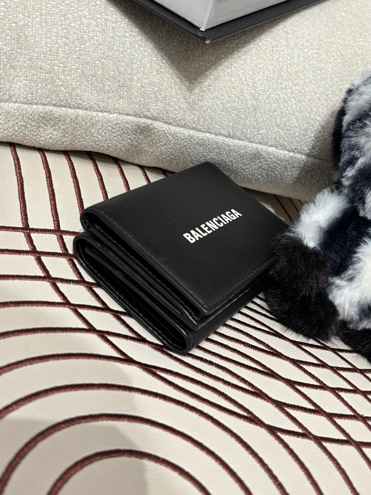 Balenciaga Wallet 黑色牛皮 100%Authentic, 95%New 