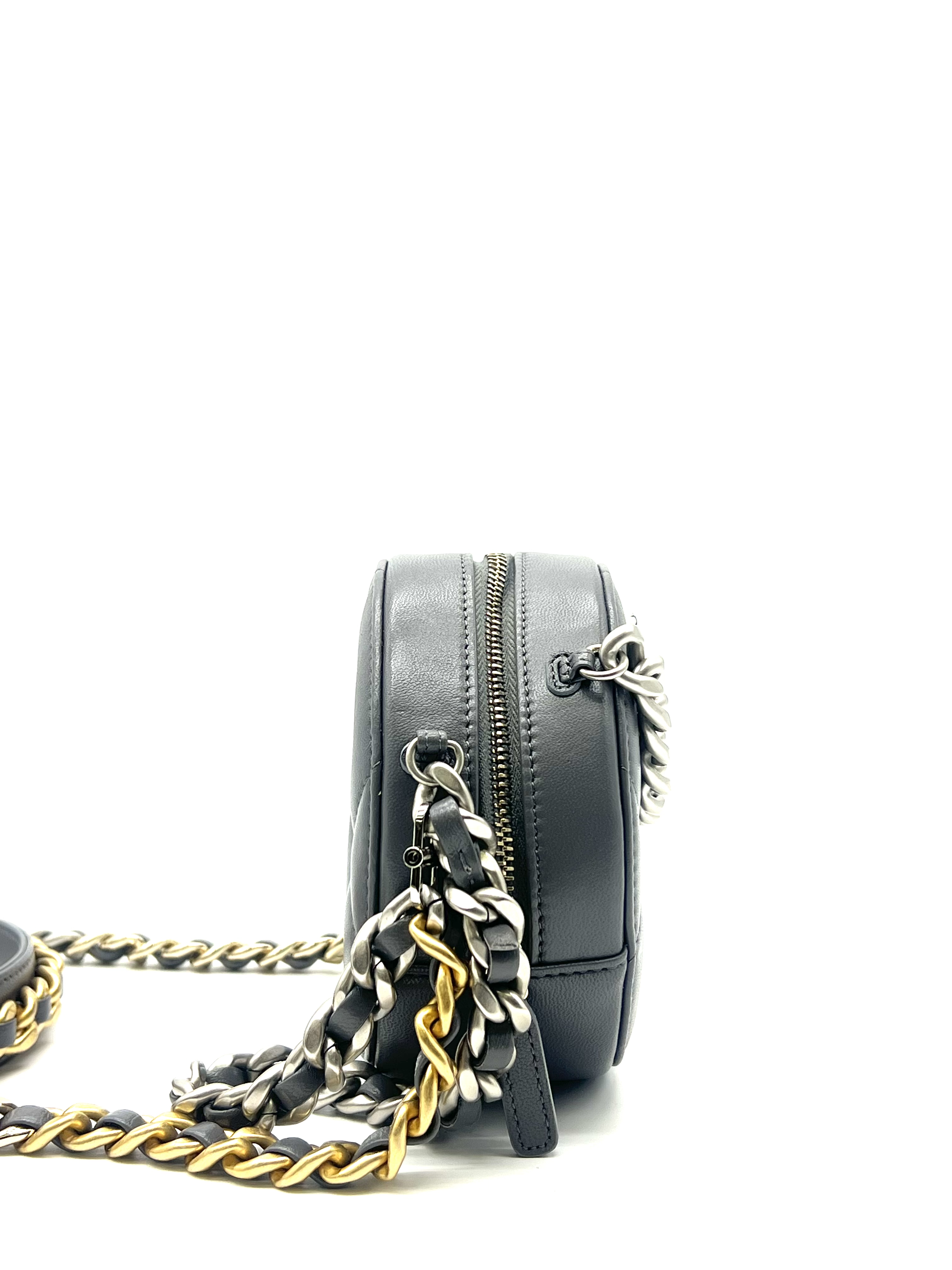 Pre-Owned CHANEL 19 / Product Code: 26051709