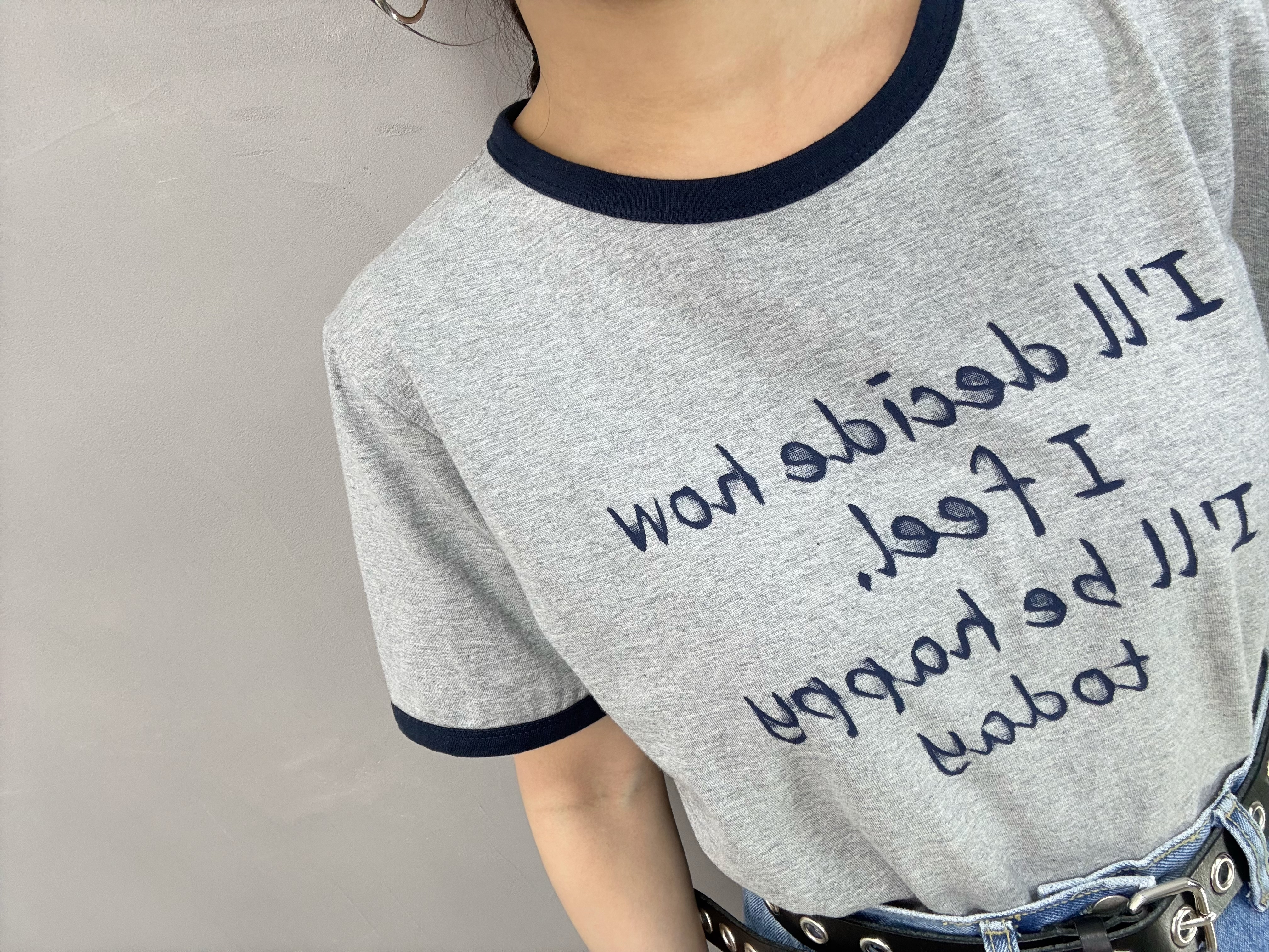 R78 拼色袖英文字Tee