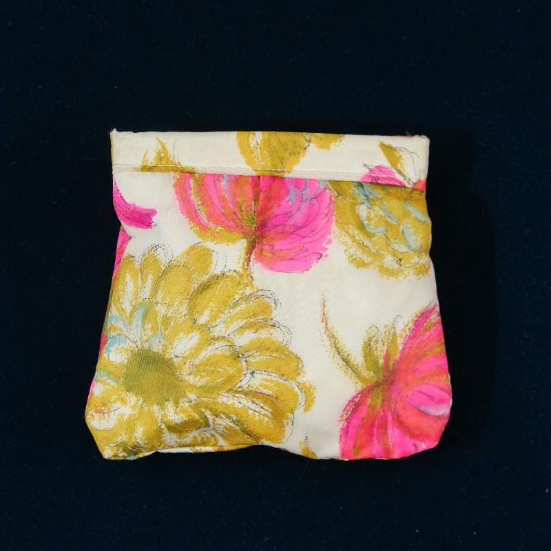 VINTAGE C.A. 1950S FLORAL VANITY CAPE WITH PACK (FC163)