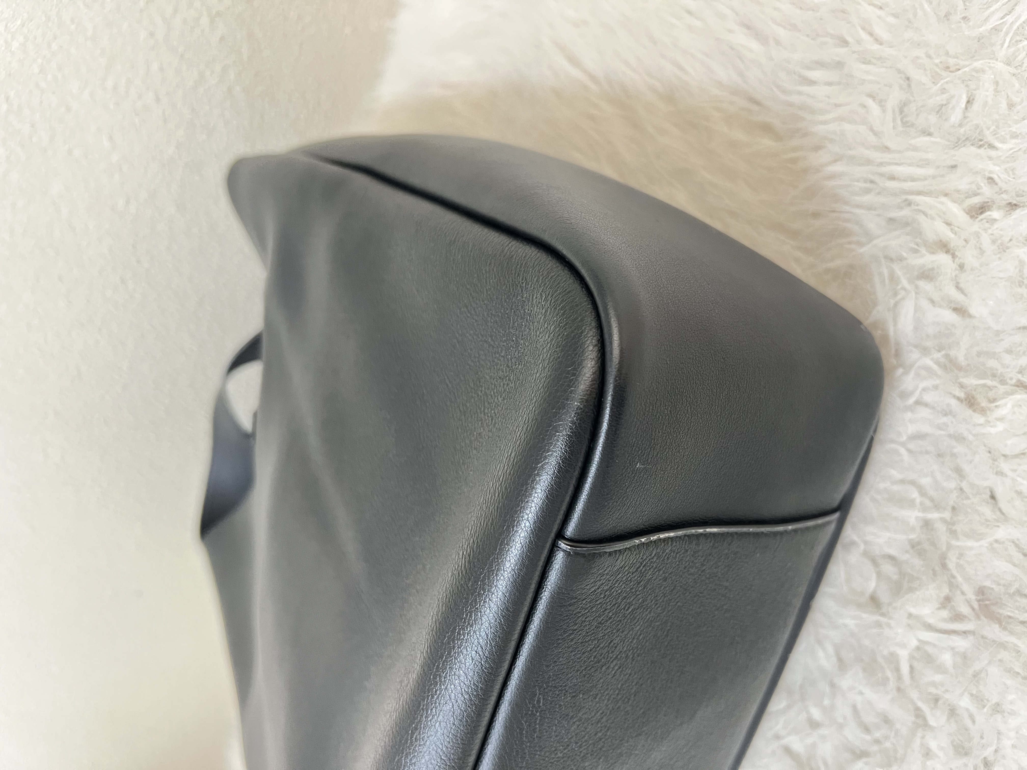 Pre-owned Saint Laurent Le 5 à 7 Supple Large Leather Shoulder Bag/ Product Code: 26022007