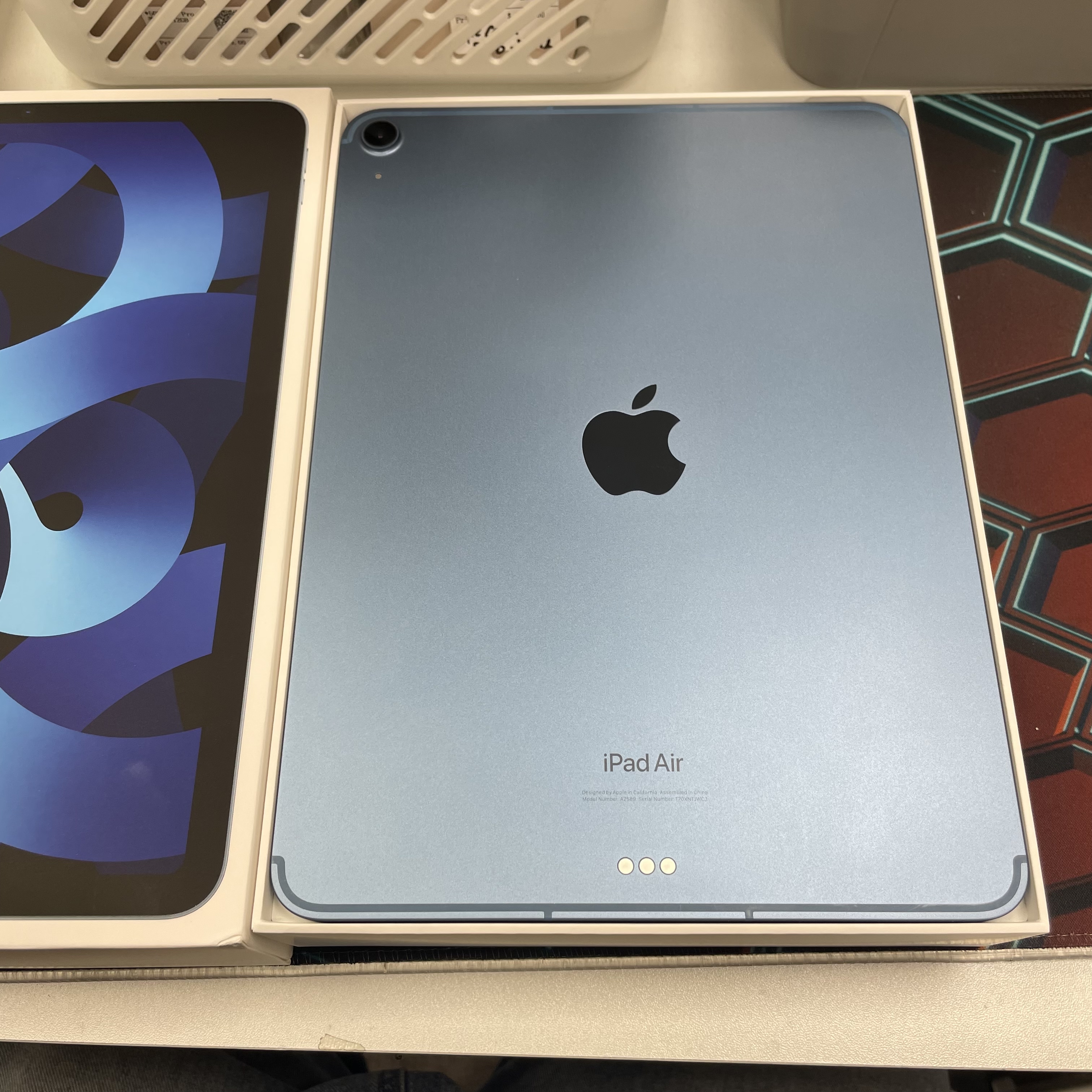 *625384 iPad Air 5 勁靚機 256GB 插卡版 藍色 blue