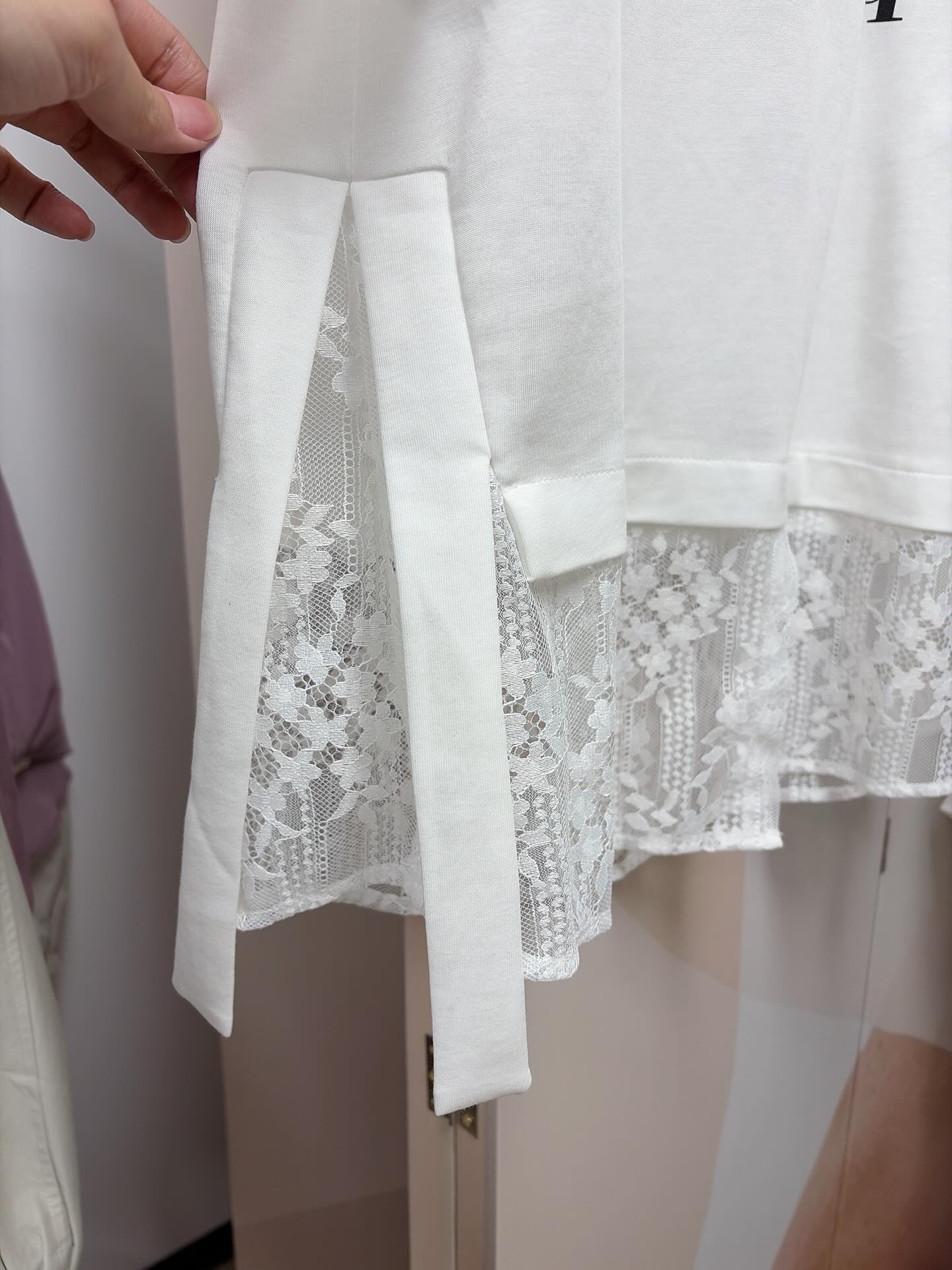 白色滑tee  Lace 下擺