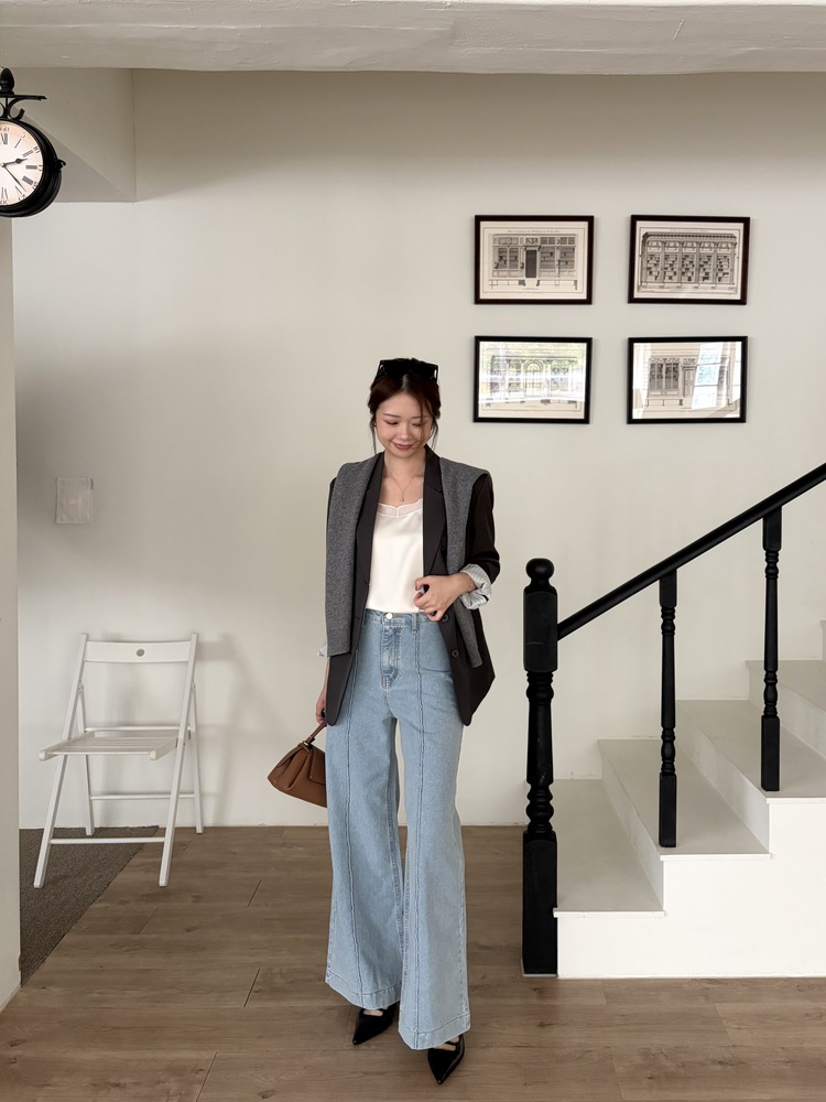 The Seamline Wide-Leg Jeans