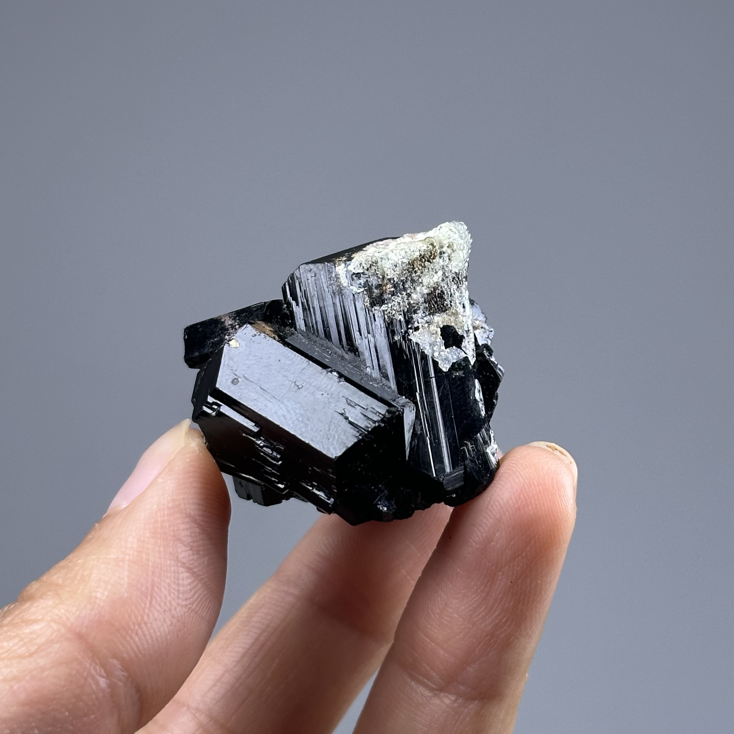 黑碧璽與玉滴石 - Schorl and Hyalite DR114