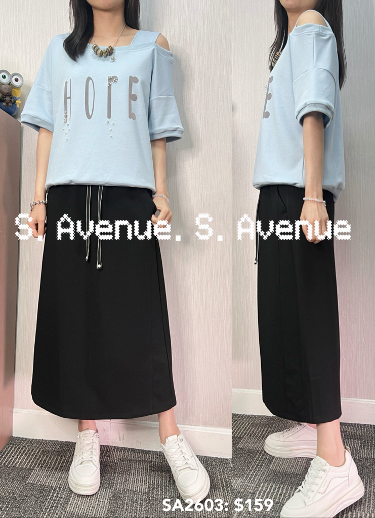 SA2603: 短袖側露膊英文字tee