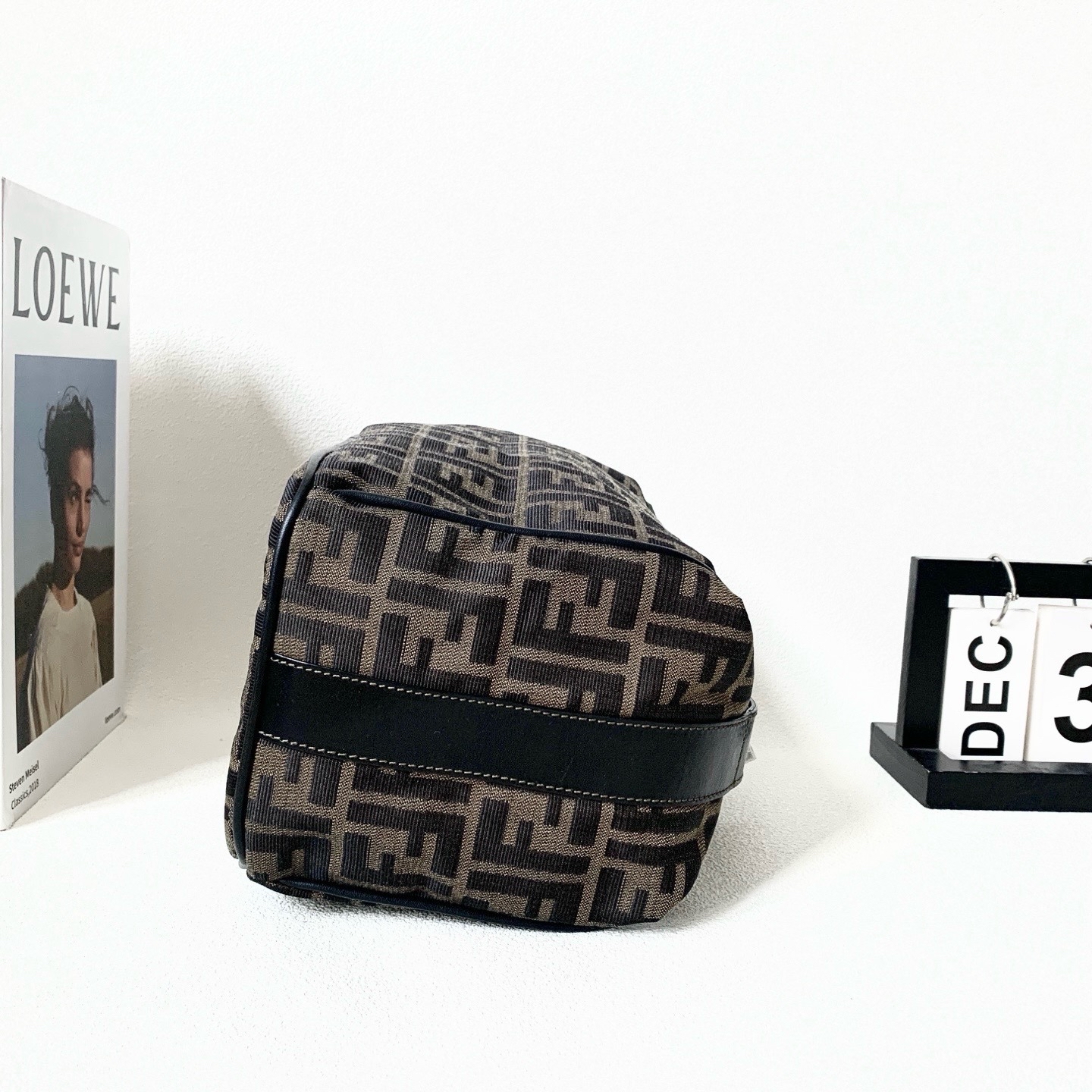 【預訂貨品】Fendi老花金扣飯盒包