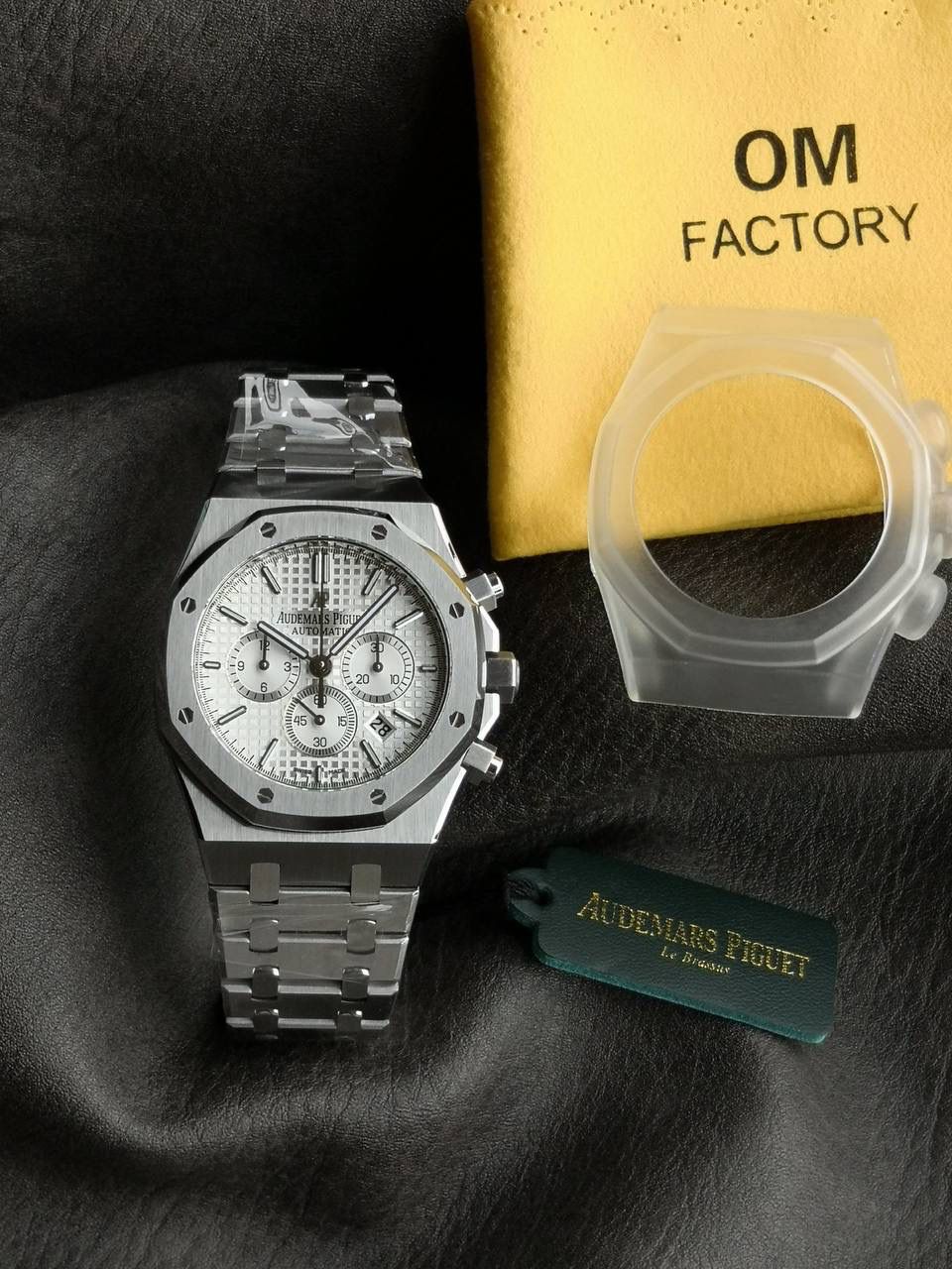 🚀限量：爱彼皇家橡树系列26320ST.OO.1220ST.02腕表，精钢表链表壳，银色熊猫盘，搭载2385型自动机械计时，41毫米。💯