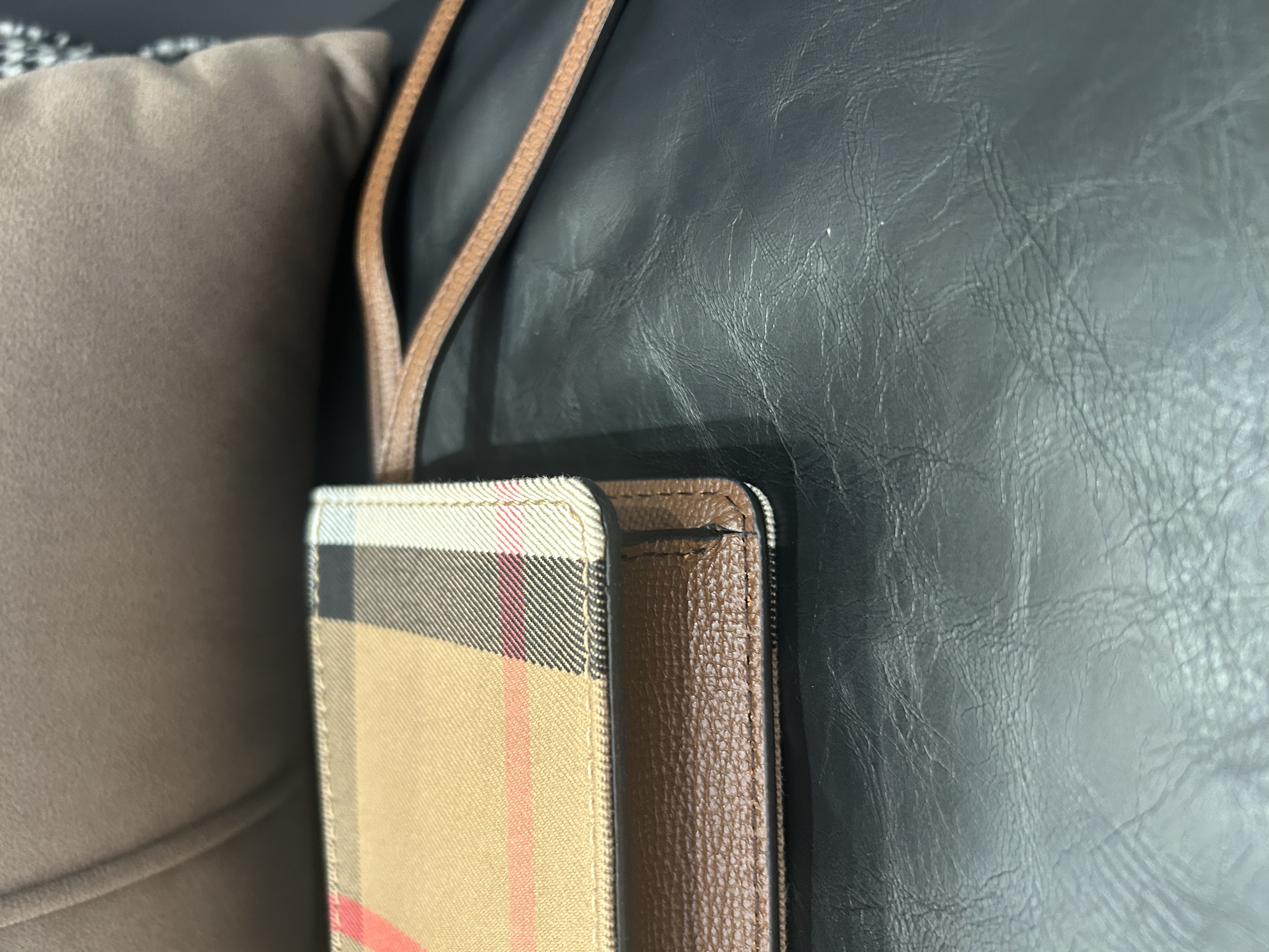 Burberry crossbody bag  100%Authentic,98%new ✅dust bag 