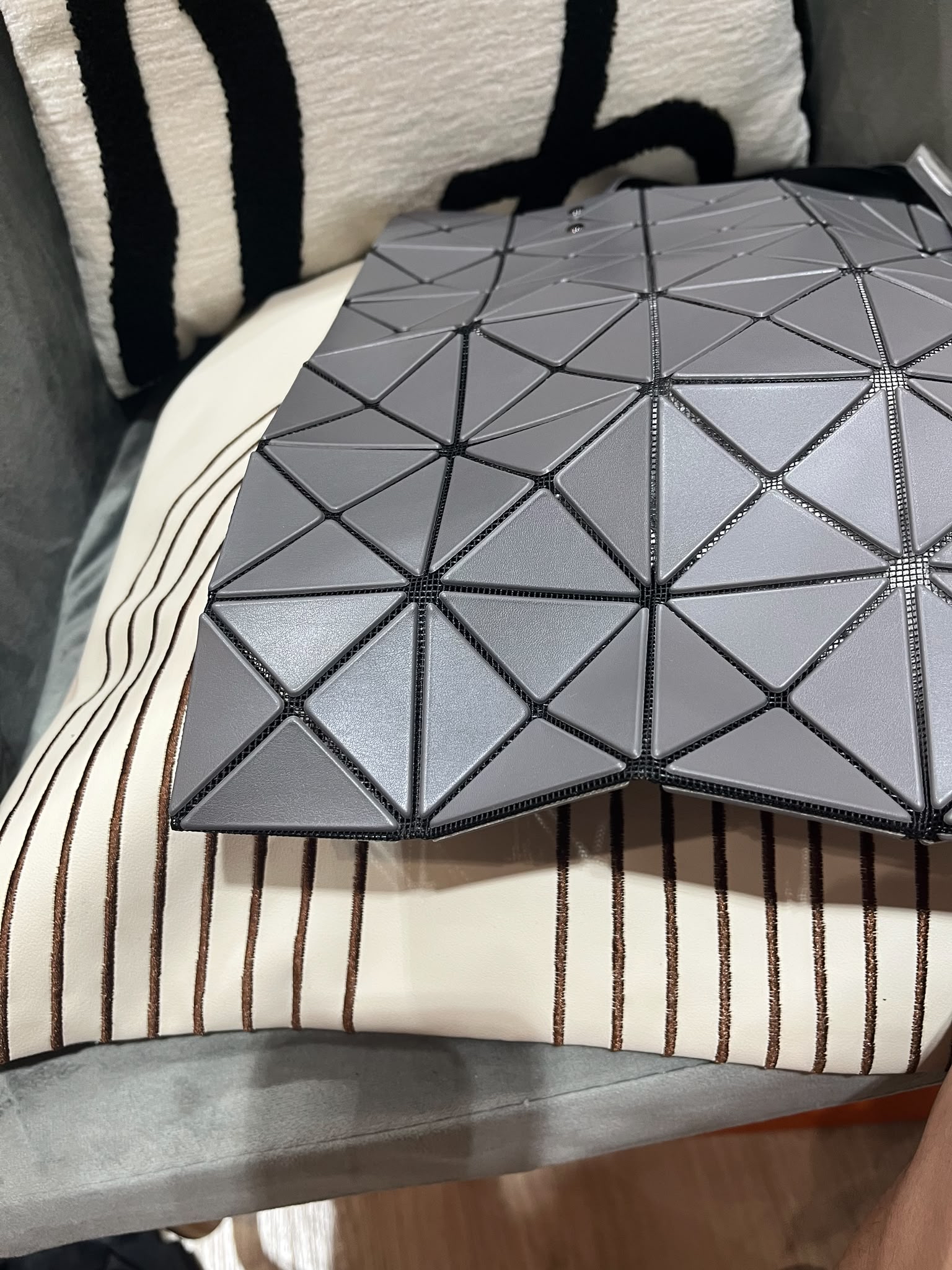 Issey miyake bao bao tote bag matte grey 100%Authentic, 99%new ✅dust bag 