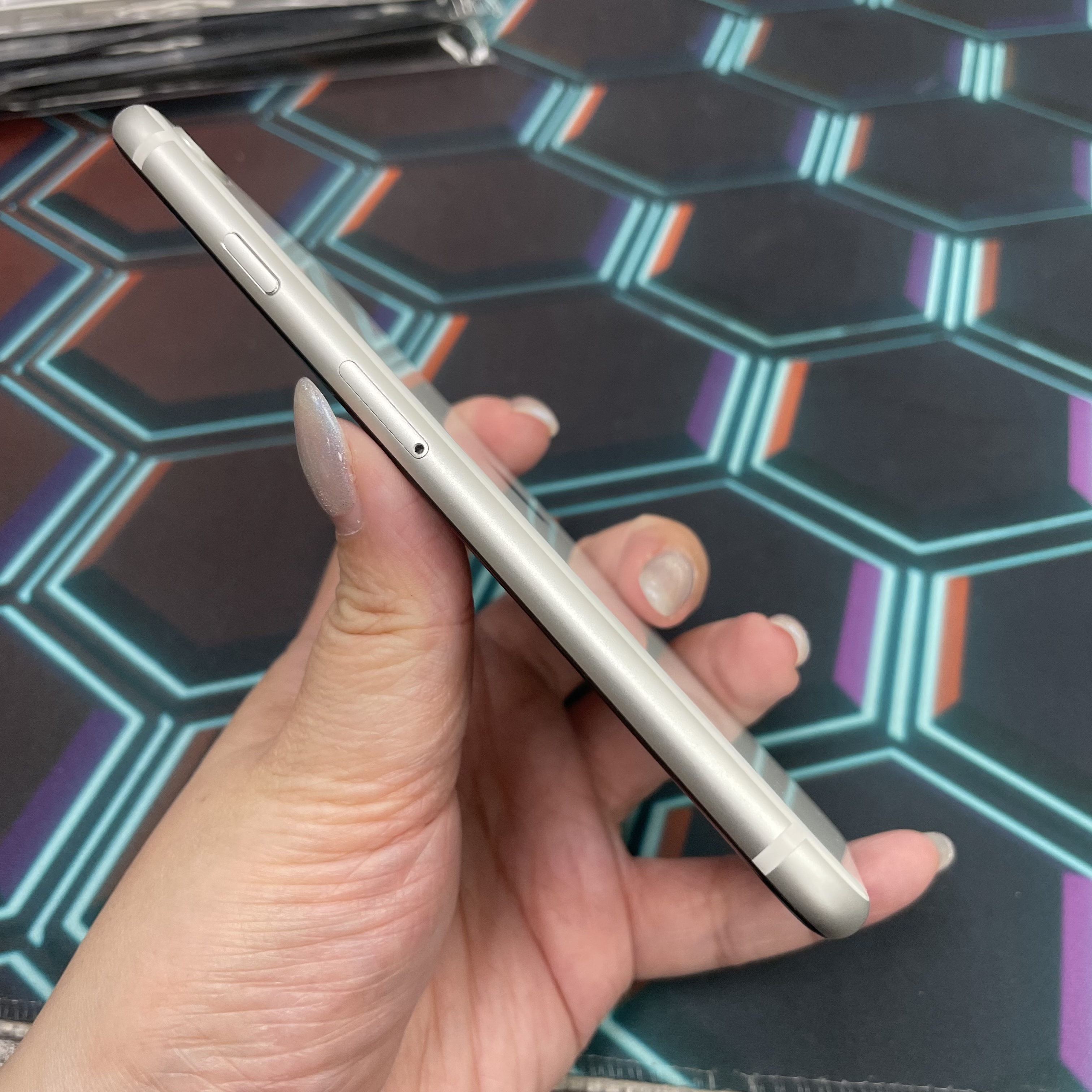 *7058 SE 2 完美機 128GB 電85 白色 white