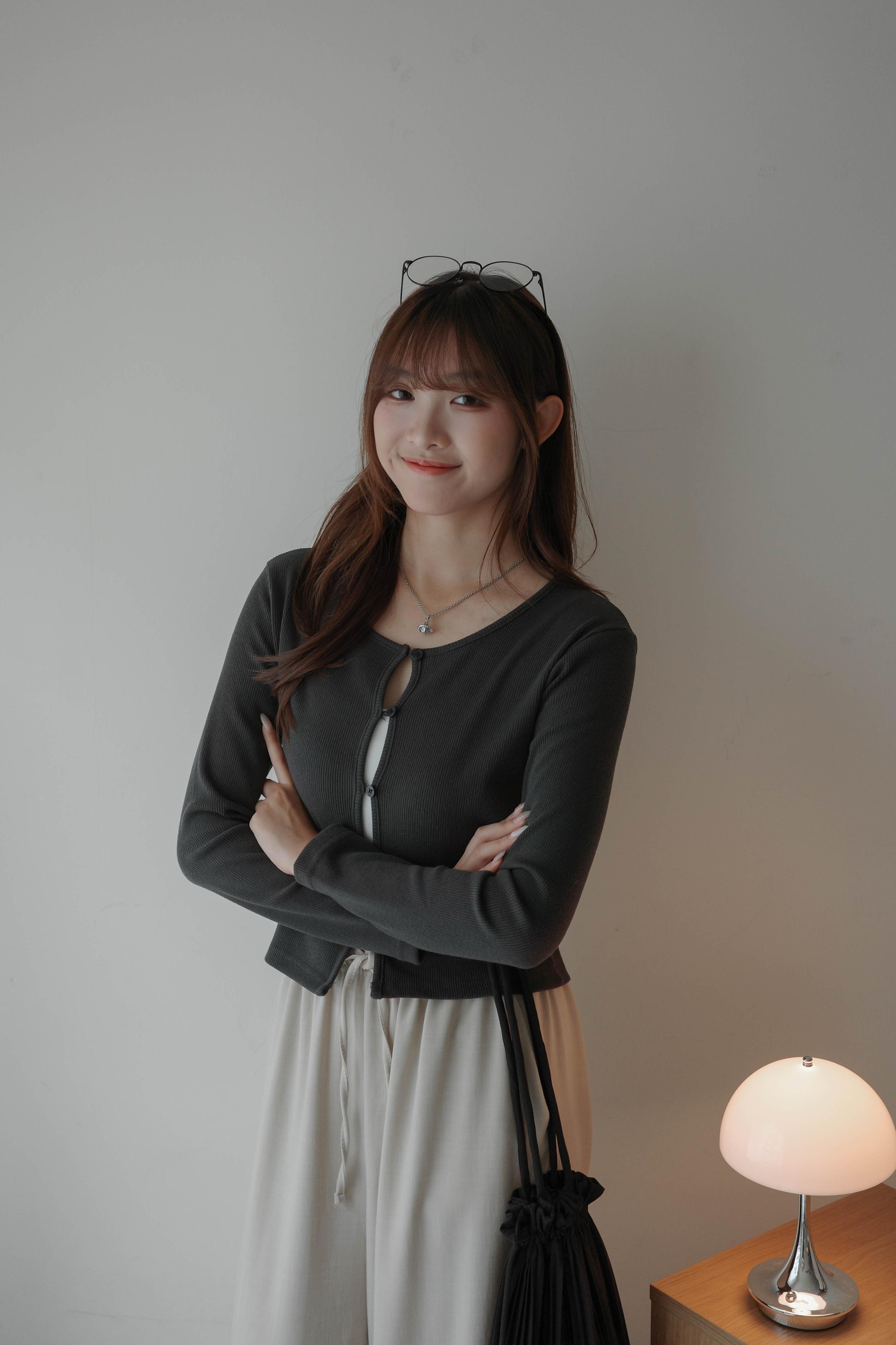 設計感鈕扣Crop Cardigan (三色)