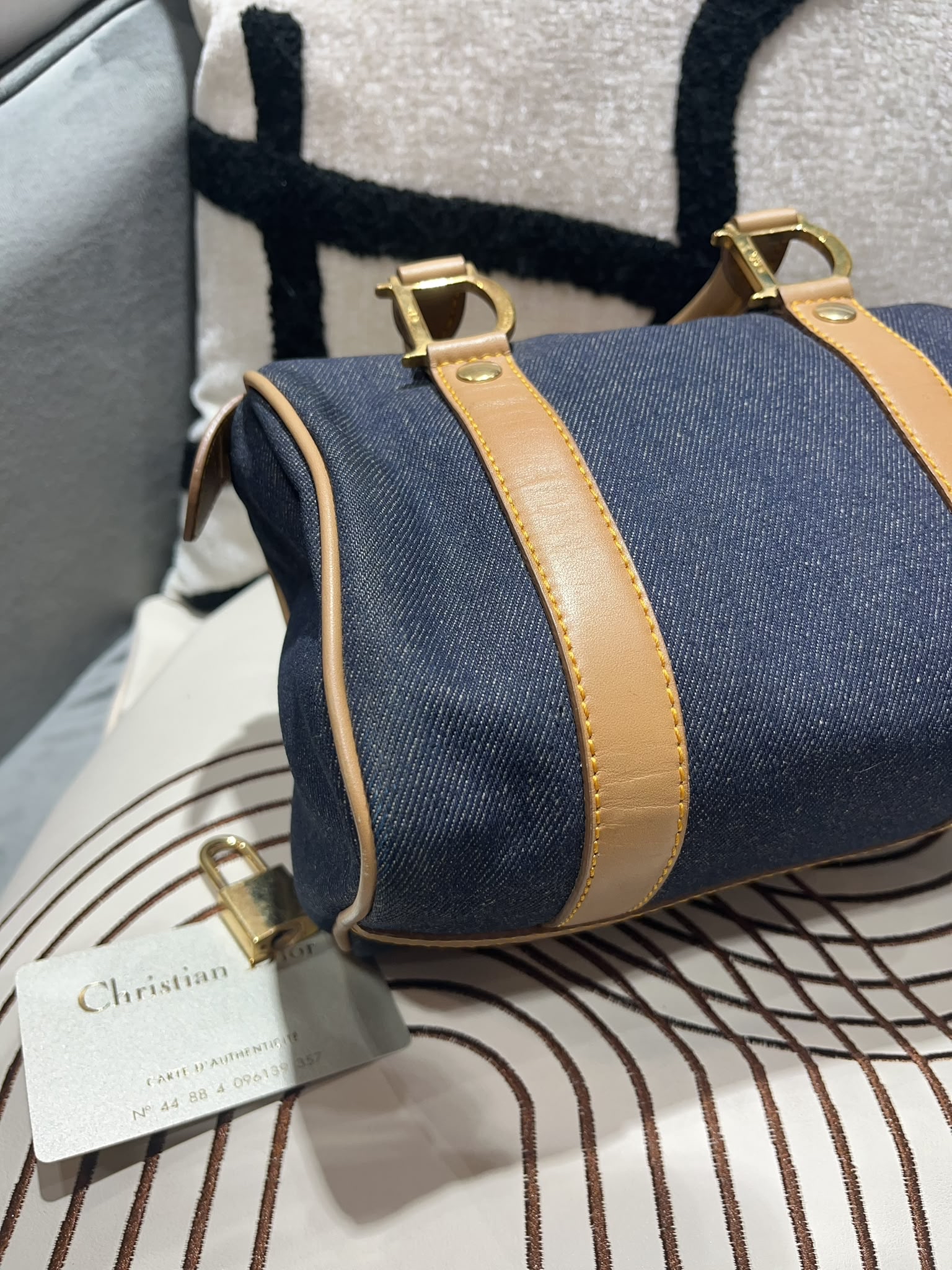 Dior Boston Denim Bag 牛仔布 100%Authentic, 90%New ✅證書✅Key Lock