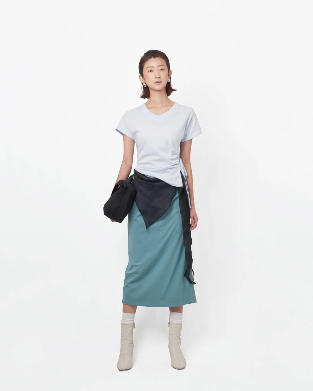 VIL-T886052 V NECK SIDE TIE TOP
