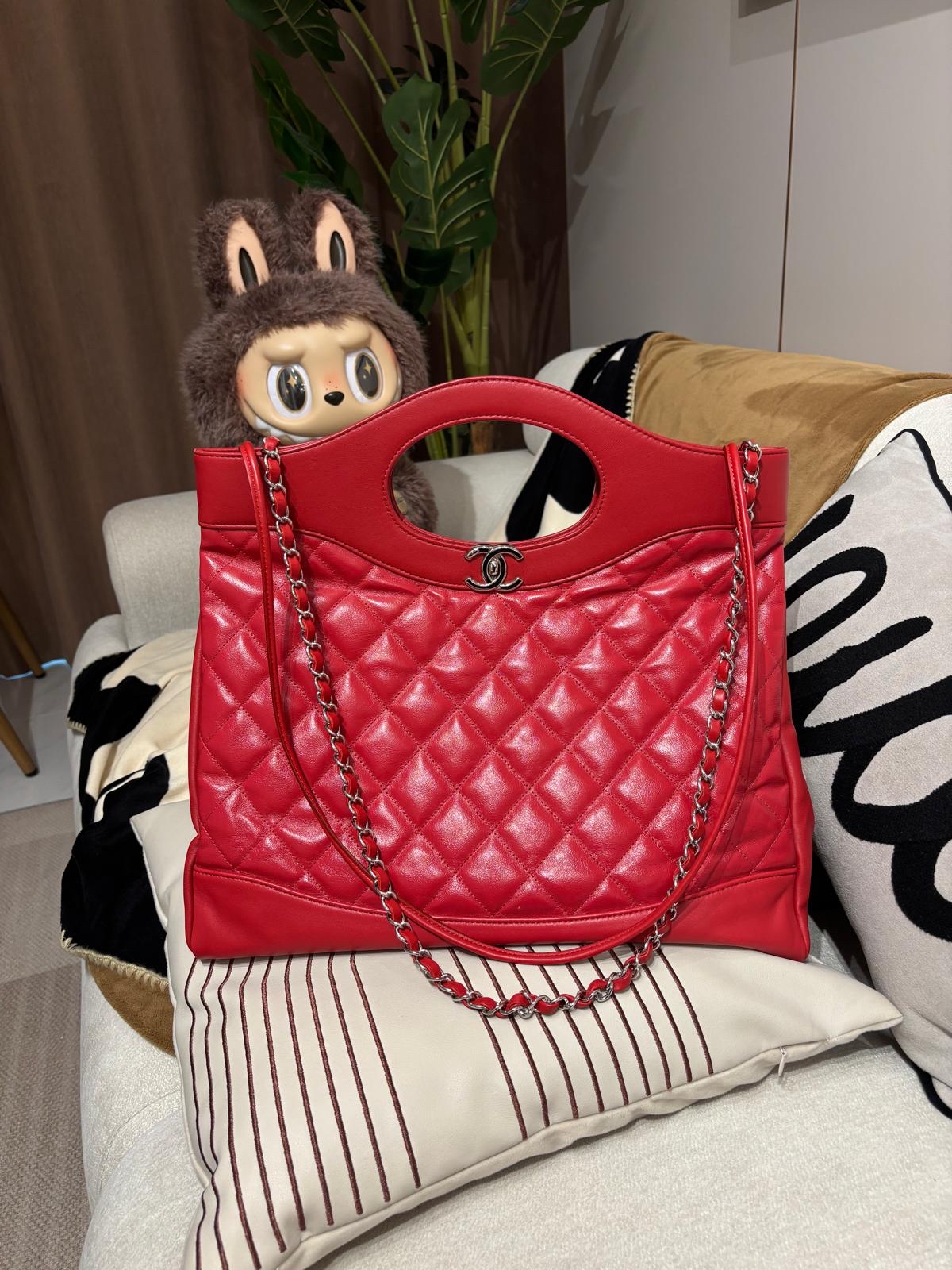 Chanel 31 hobo Calfskin 2 way bag 100%Authentic ,95%new  ✅card✅dust bag 
