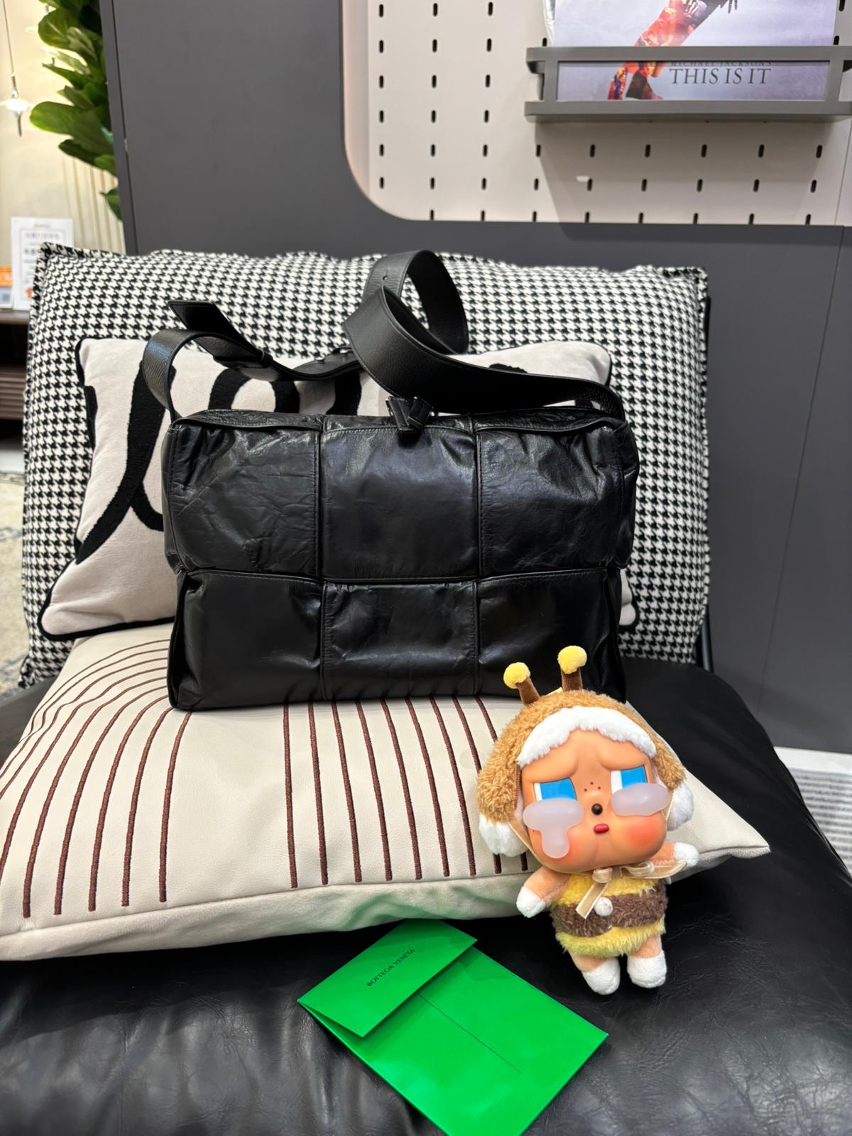 BOTTEGA VENETA BV CASSETTE SHOULDER BAG  100%Authentic,95%new ✅收據✅dust bag