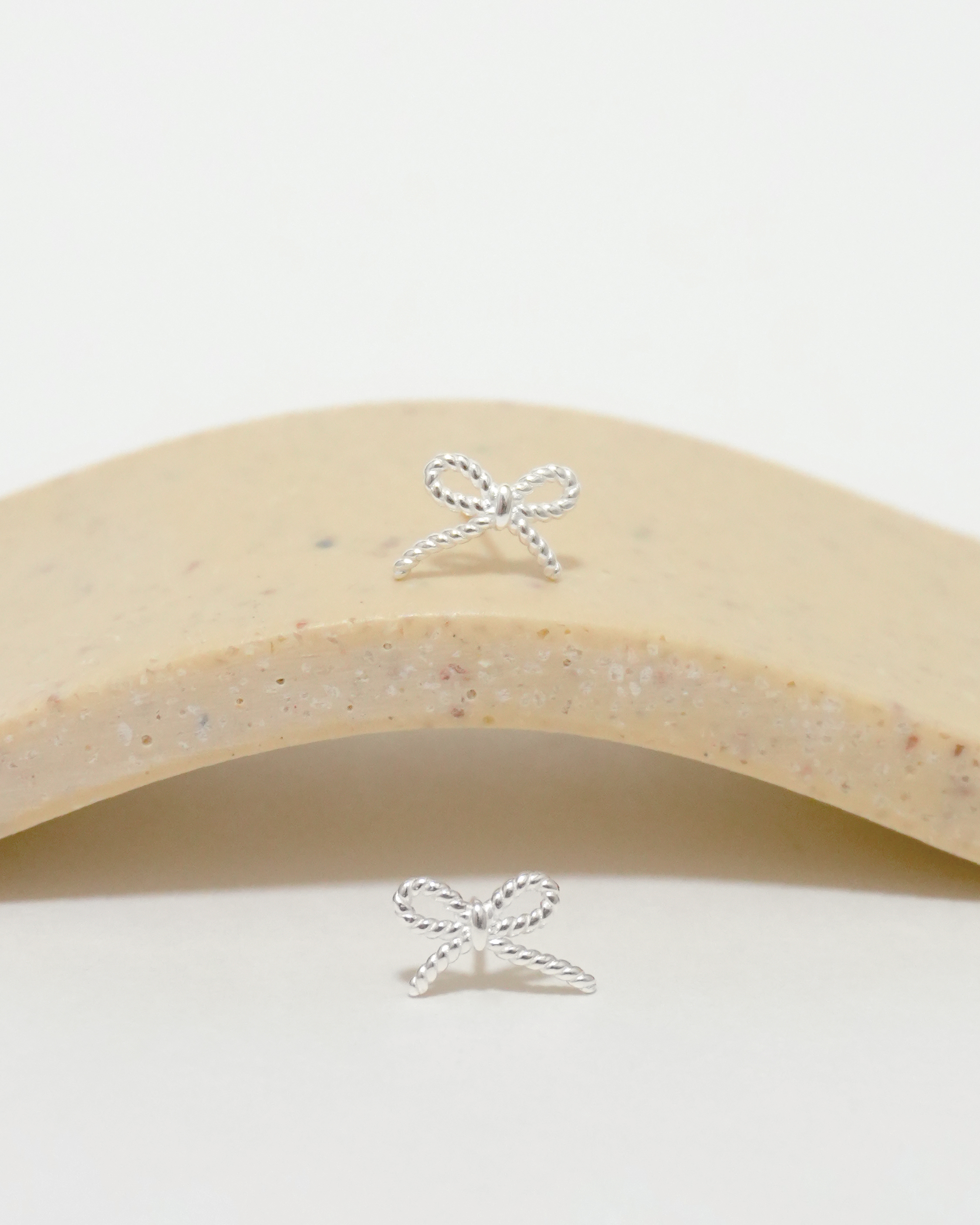 Woven Sleek Bow Earrings 