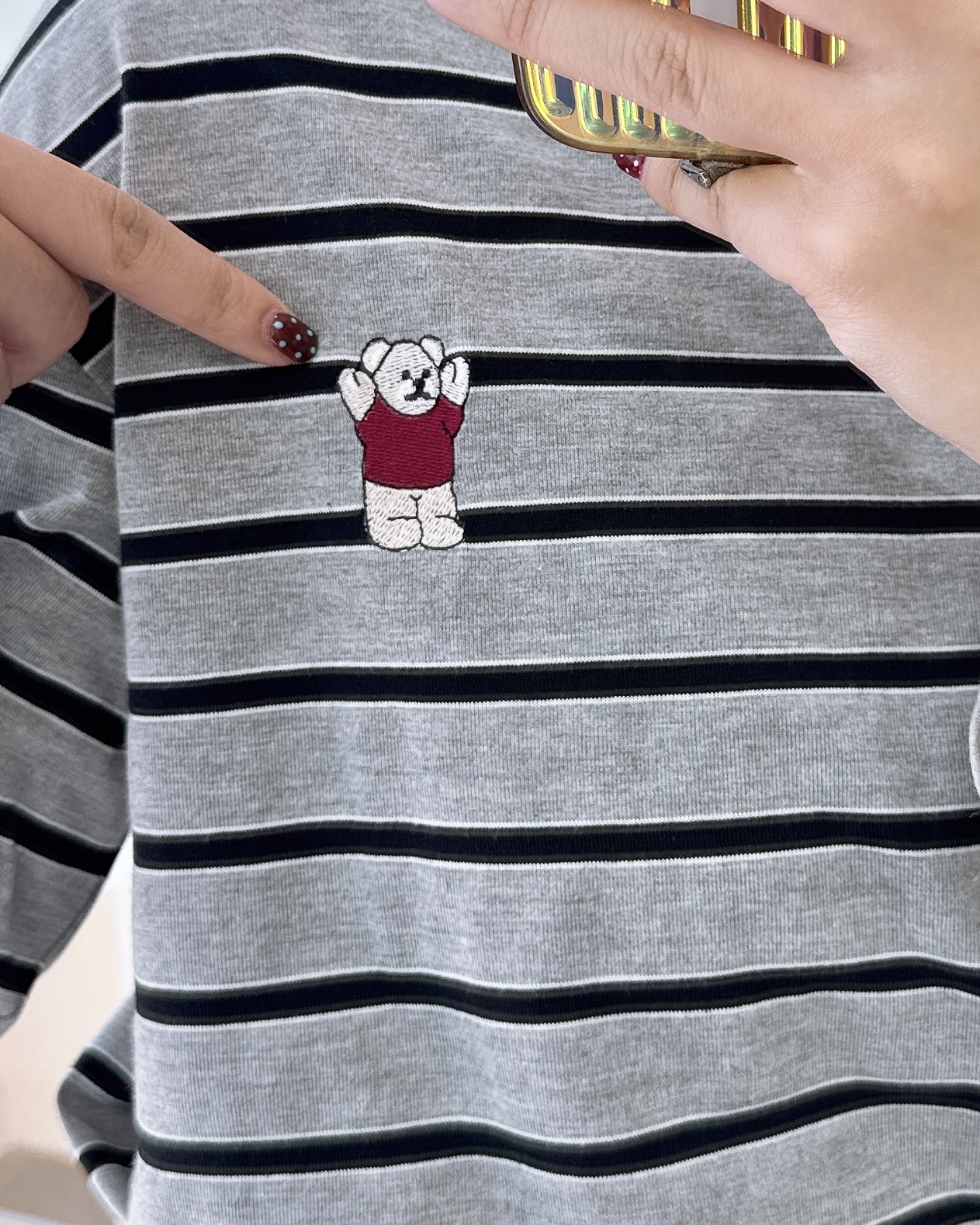 橫間刺繡熊仔薄上衣 2色