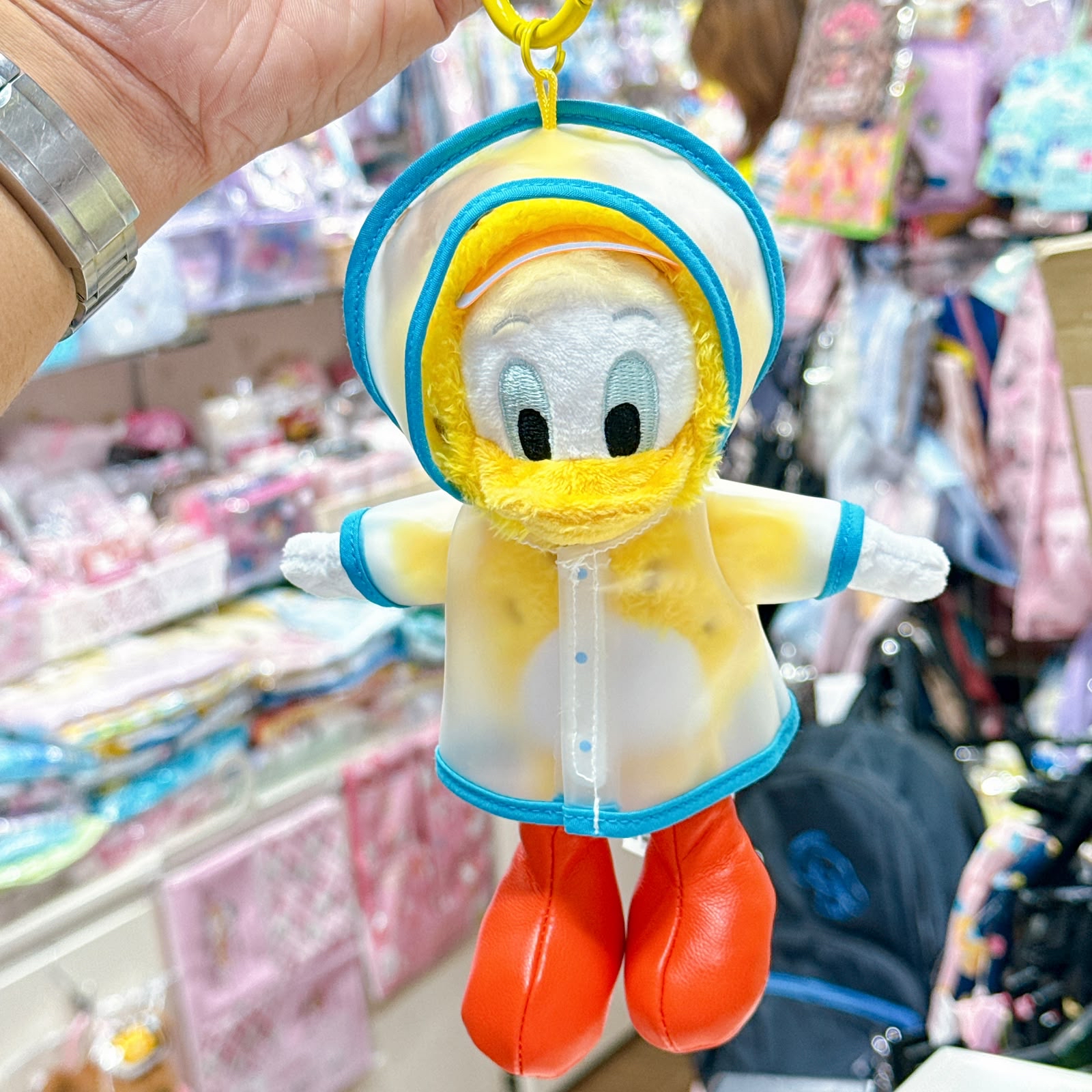 上海迪士尼樂園園內限定 唐老鴨10周年系列生日系列，雨天系列系列公仔掛飾 