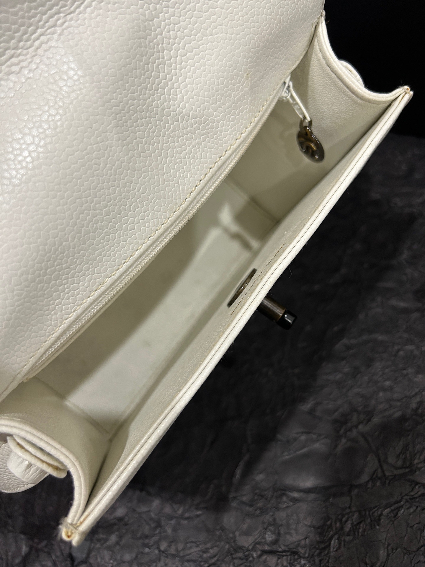 【預訂貨品】Chanel 白色腋下Kelly